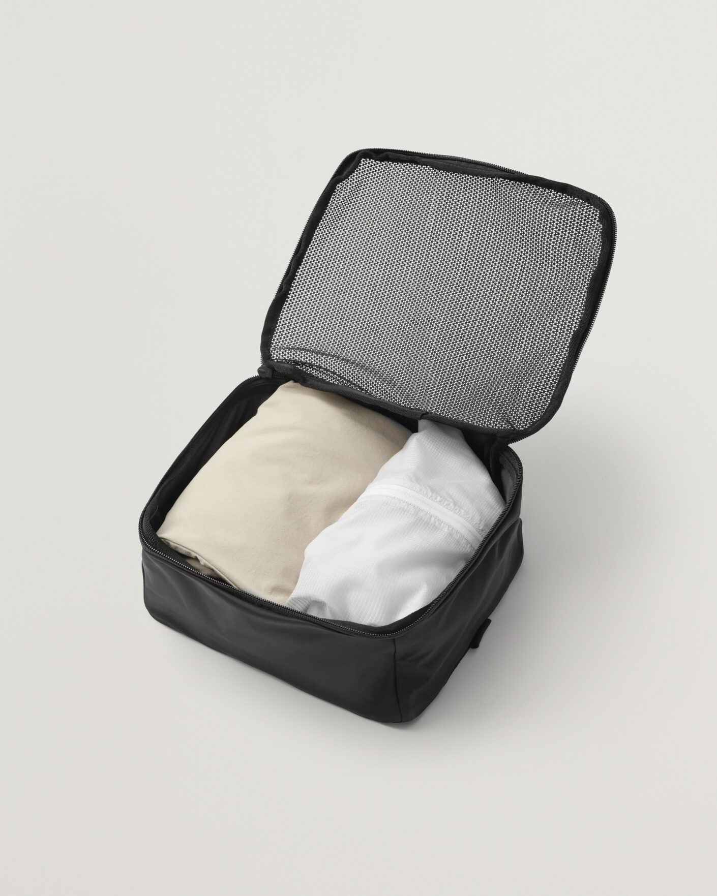 Herr | Väskor | DB | Essential Packing Cube M Black Out