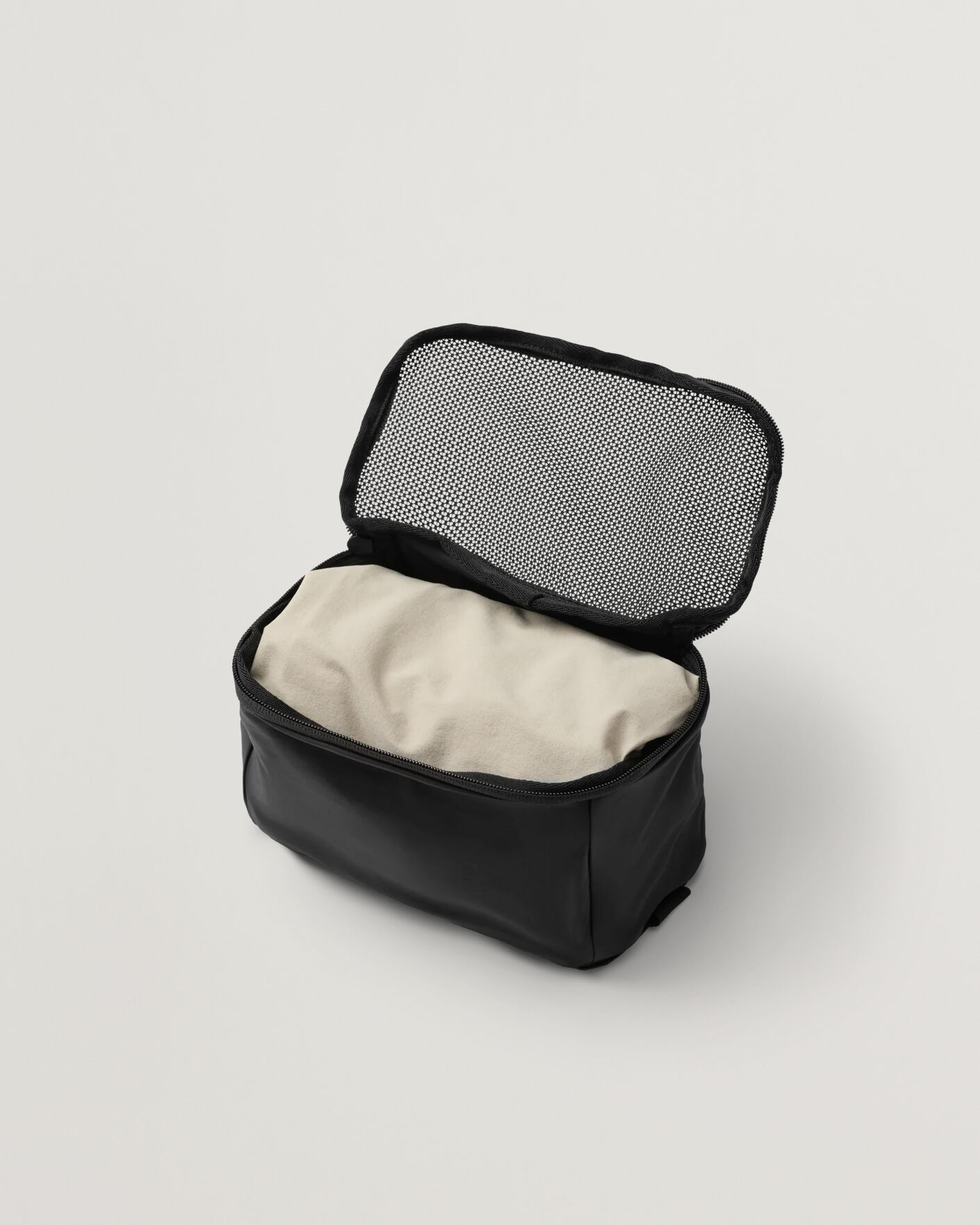 Herr | Väskor | DB | Essential Packing Cube S Black Out