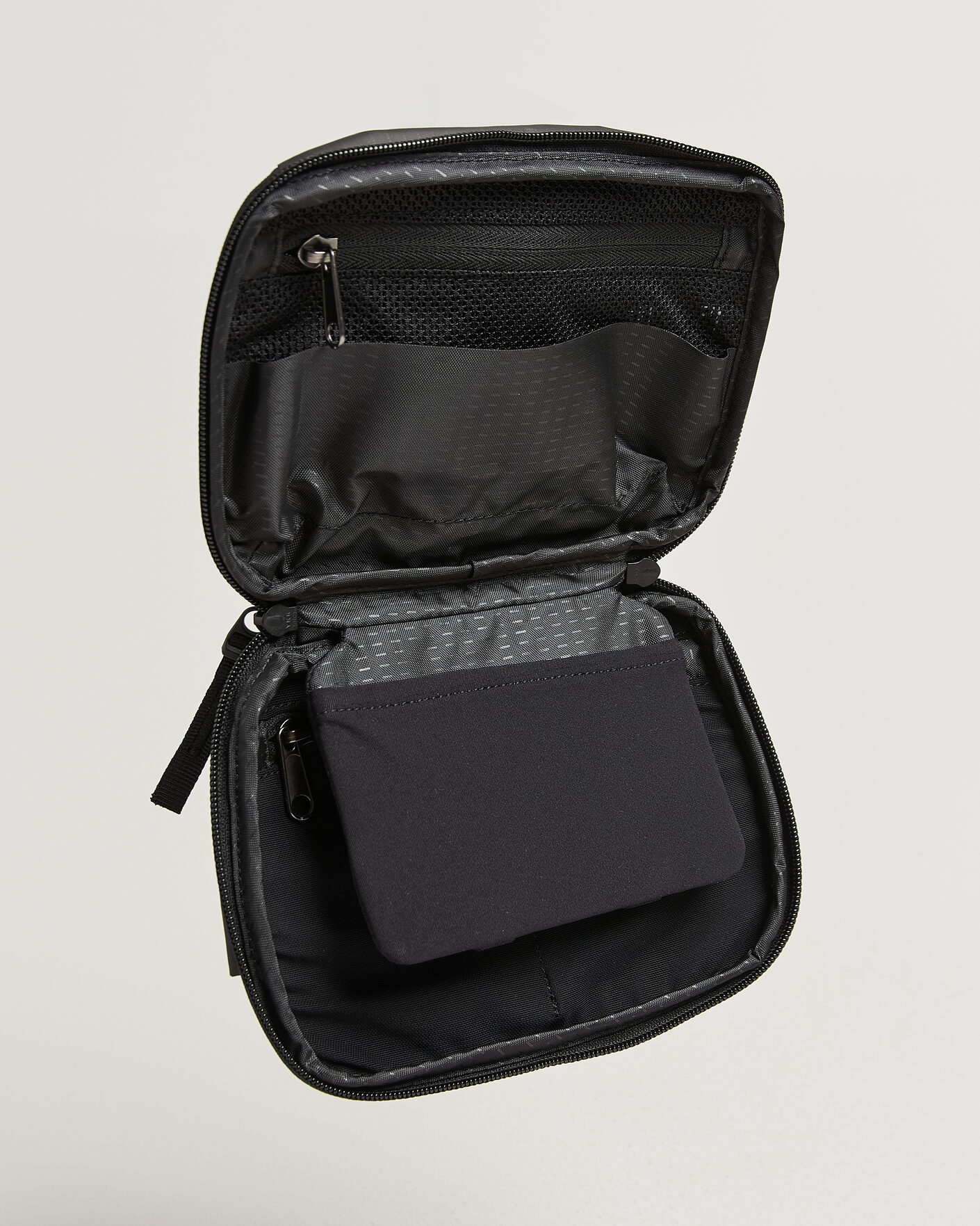 Herr | Väskor | DB | Ramverk Tech Organizer Black Out
