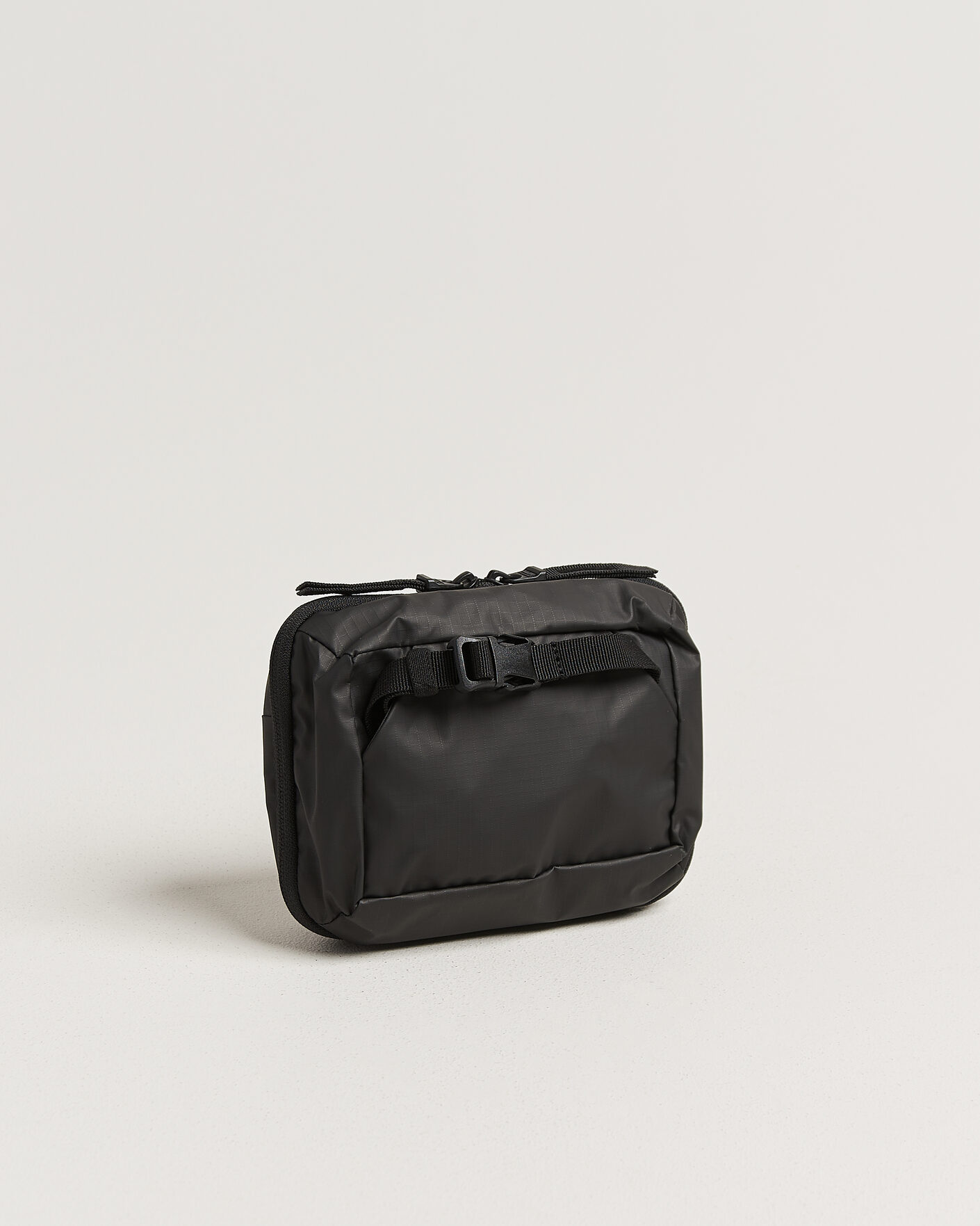 Herr | Väskor | DB | Ramverk Tech Organizer Black Out