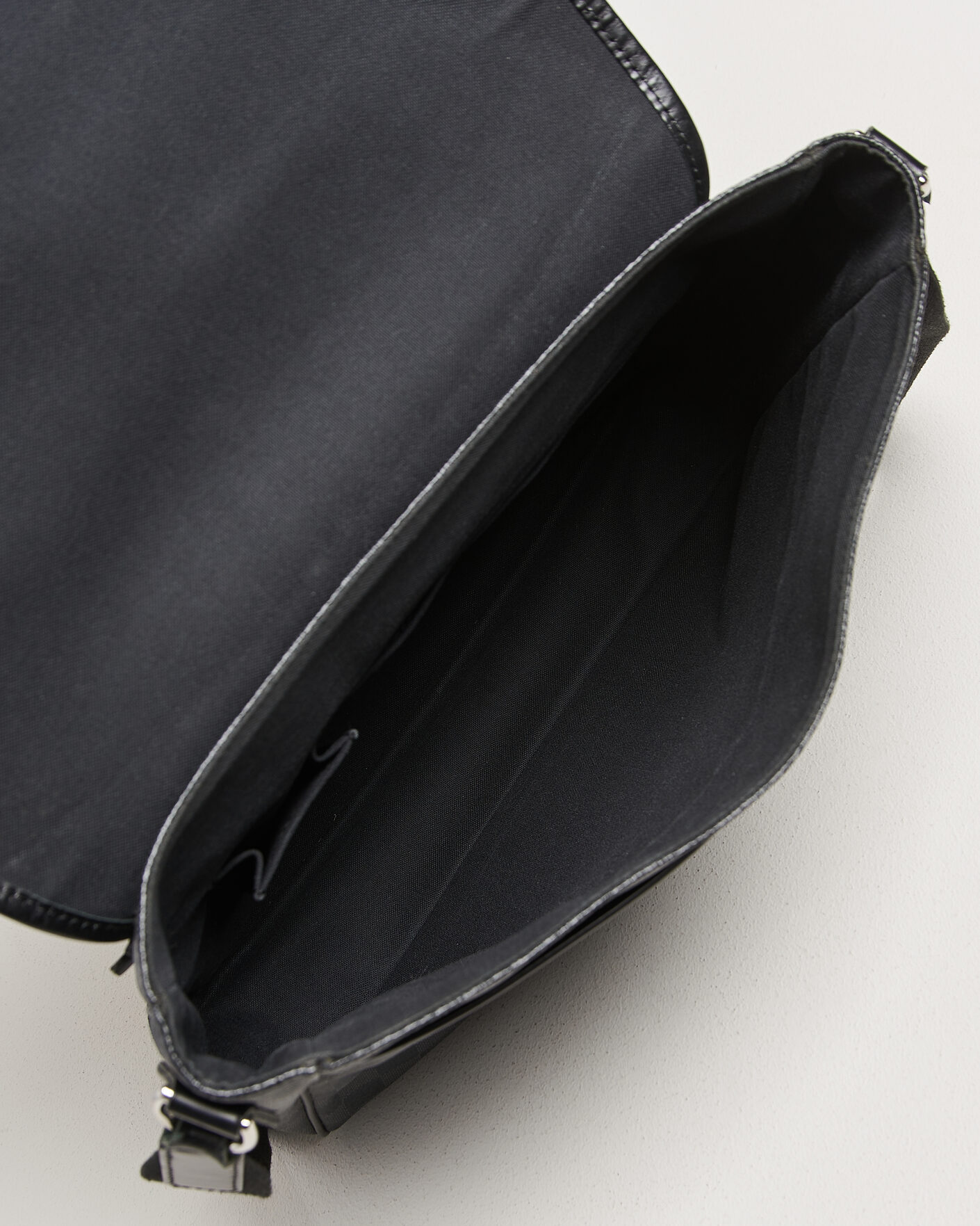 Herr | Pre-Owned & Vintage Bags | Louis Vuitton Pre-Owned | Daniel MM Shoulder Bag Damier Graphite
