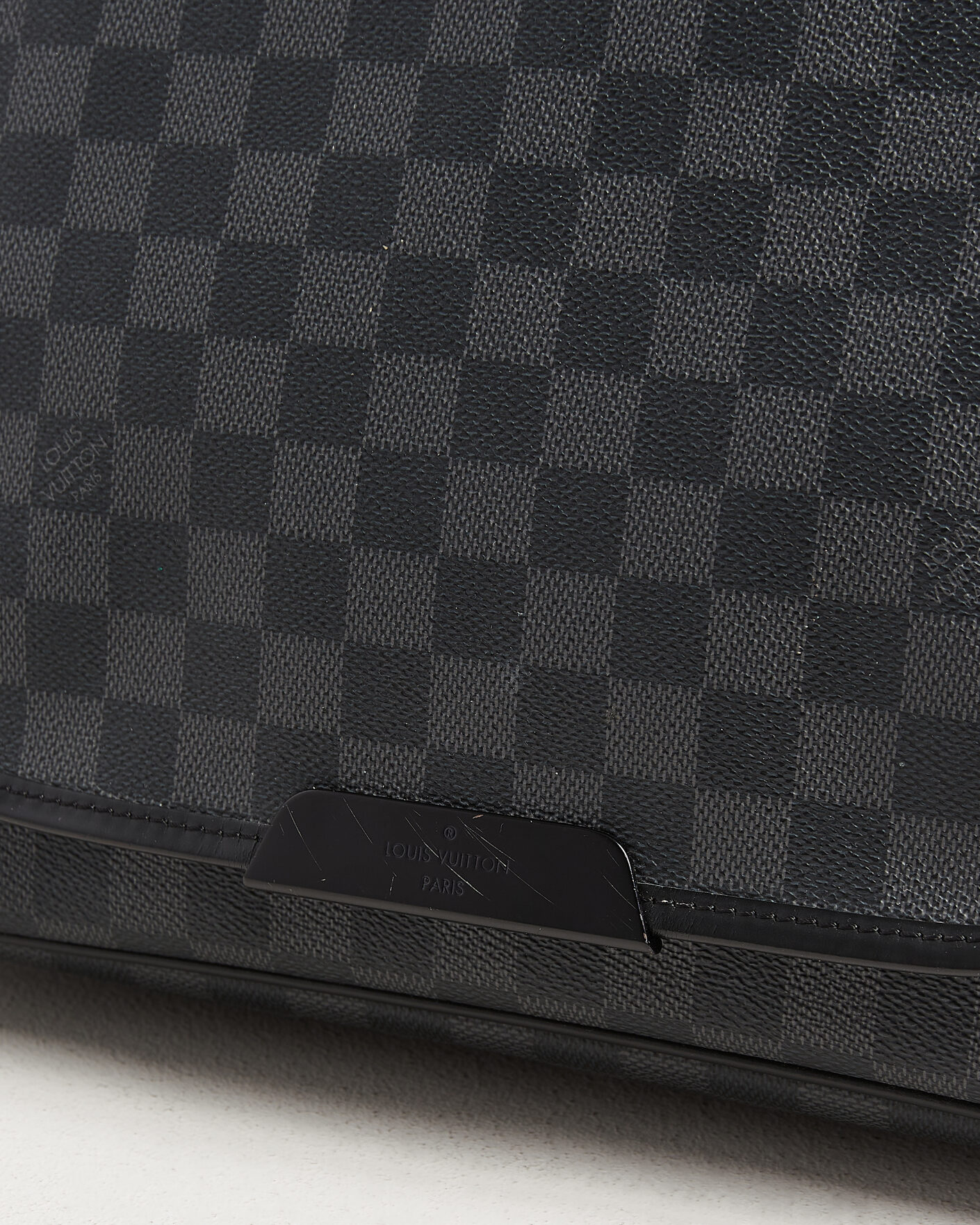 Herr | Pre-Owned & Vintage Bags | Louis Vuitton Pre-Owned | Daniel MM Shoulder Bag Damier Graphite