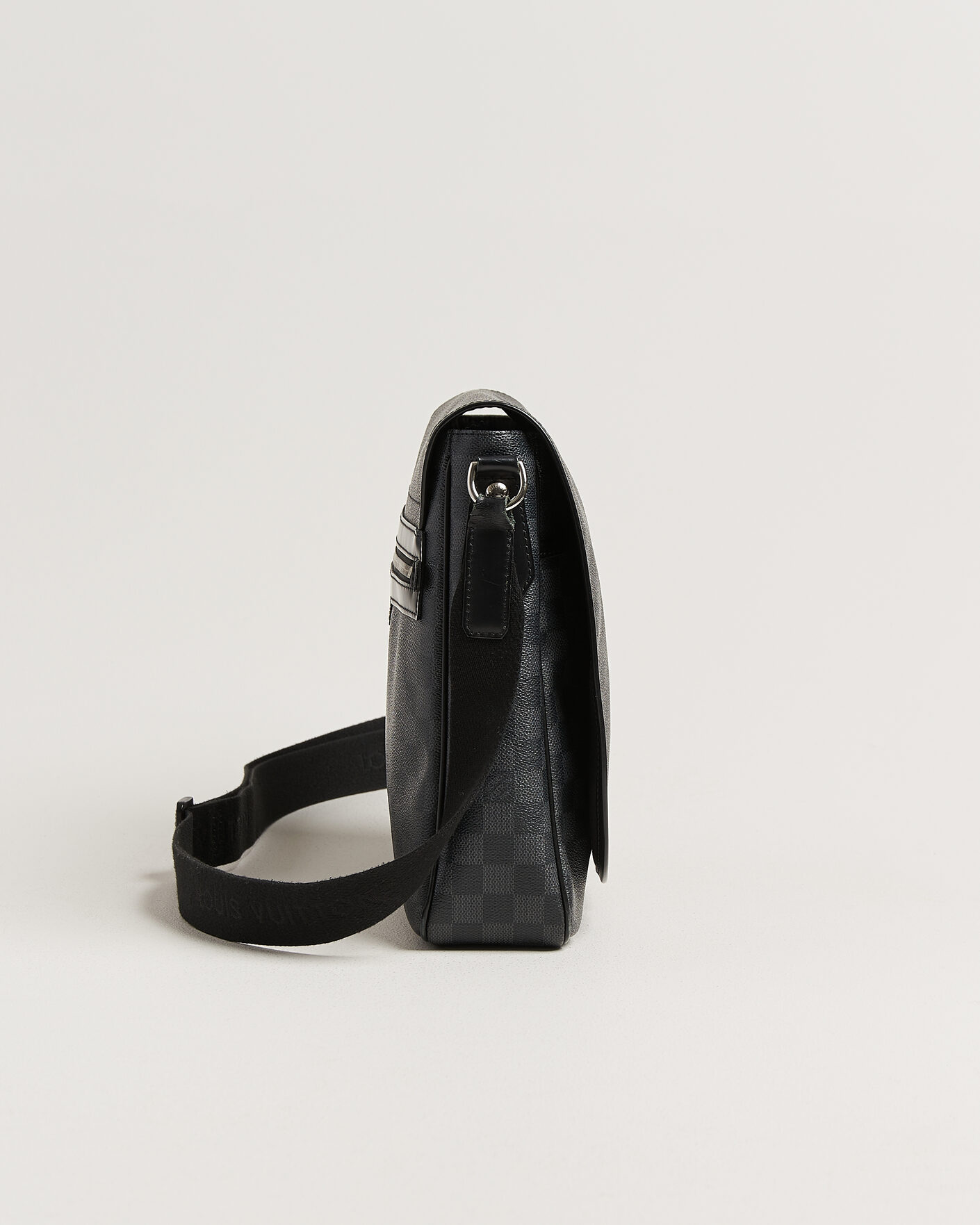 Herr | Pre-Owned & Vintage Bags | Louis Vuitton Pre-Owned | Daniel MM Shoulder Bag Damier Graphite