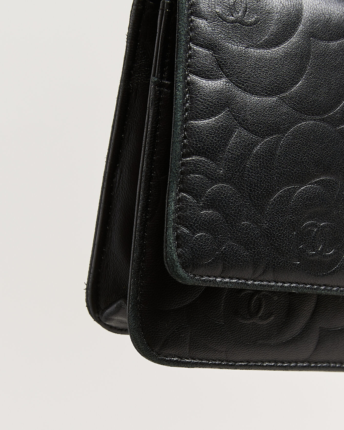Herr | Pre-Owned & Vintage Bags | Chanel Pre-Owned | Wallet On Chain Camelia Lambskin Black