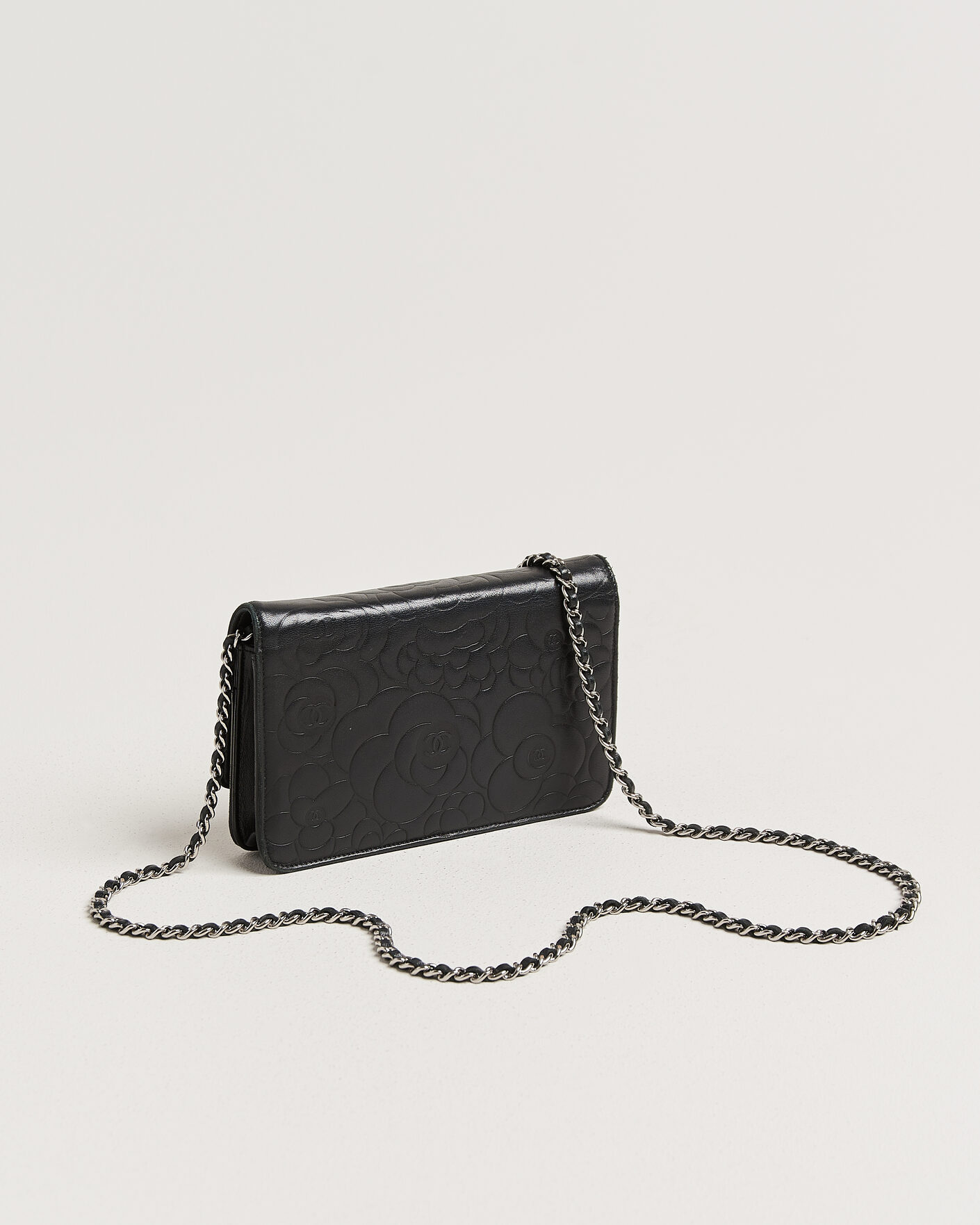 Herr | Pre-Owned & Vintage Bags | Chanel Pre-Owned | Wallet On Chain Camelia Lambskin Black