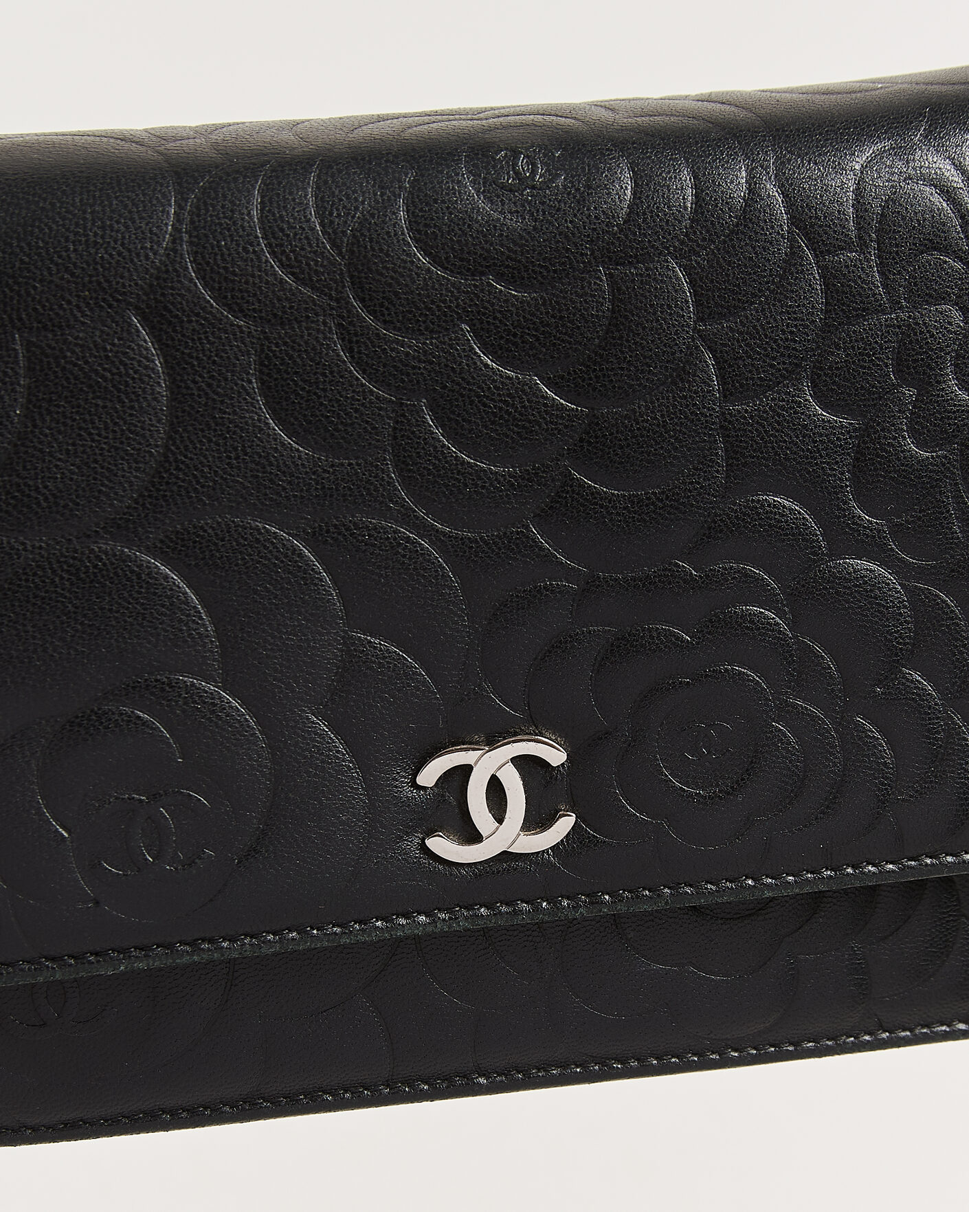 Herr | Pre-Owned & Vintage Bags | Chanel Pre-Owned | Wallet On Chain Camelia Lambskin Black