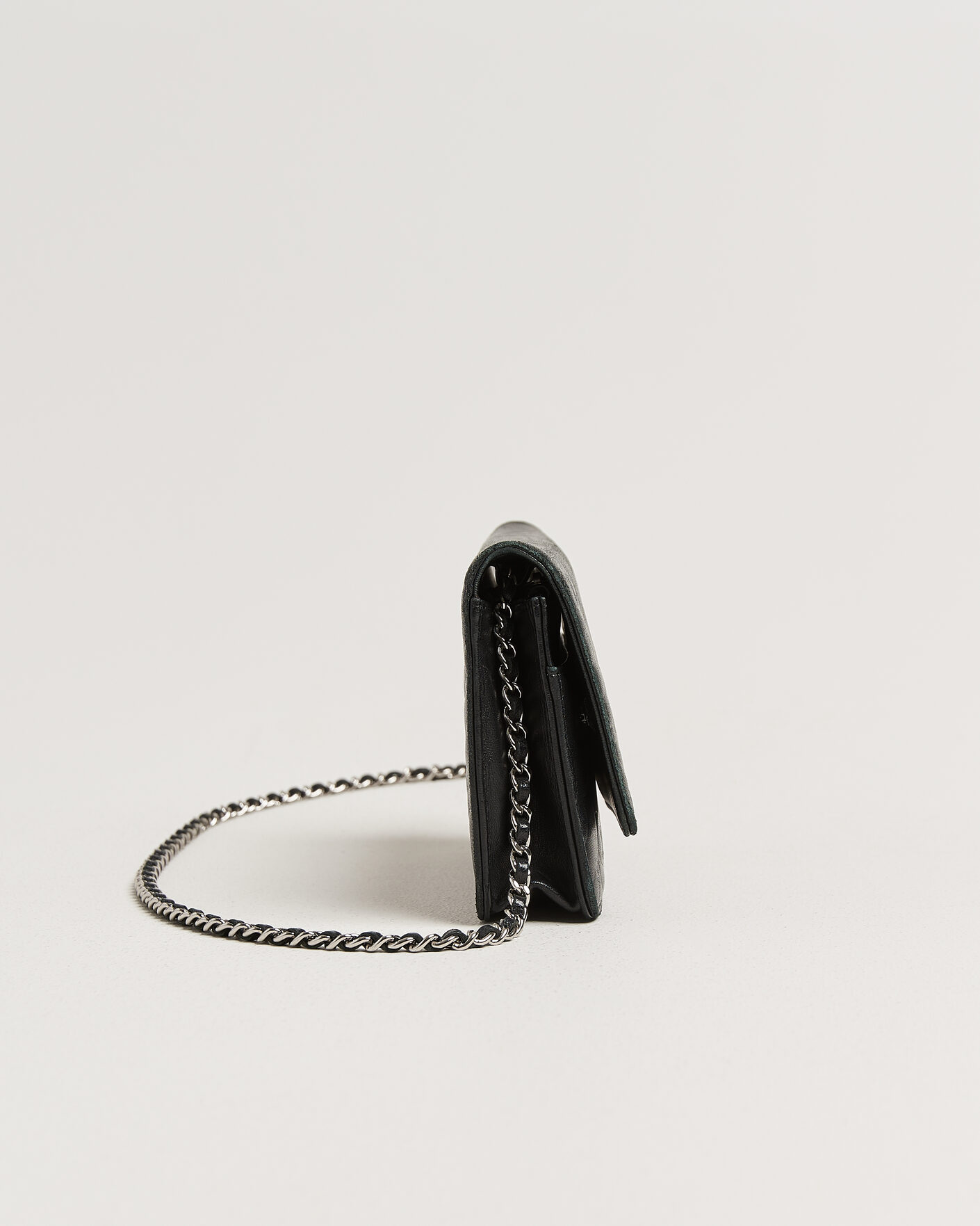 Herr | Pre-Owned & Vintage Bags | Chanel Pre-Owned | Wallet On Chain Camelia Lambskin Black