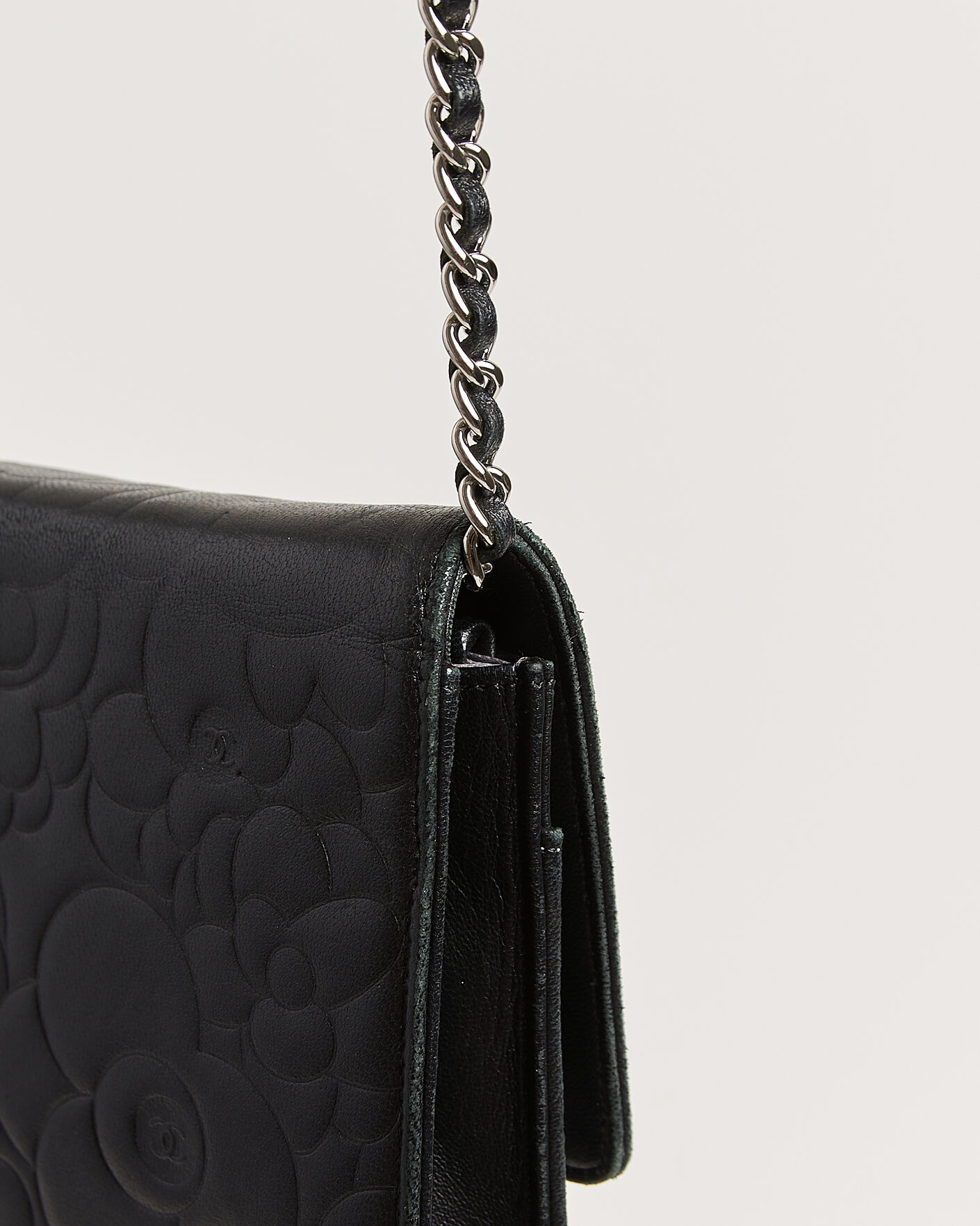 Herr | Pre-Owned & Vintage Bags | Chanel Pre-Owned | Wallet On Chain Camelia Lambskin Black