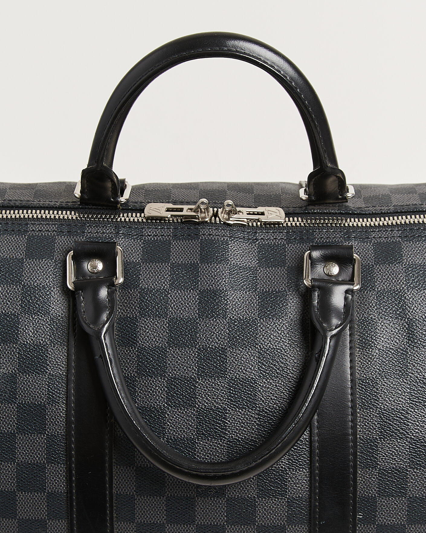 Herr | Pre-Owned & Vintage Bags | Louis Vuitton Pre-Owned | Keepall 55 Bandouliére Damier Graphite