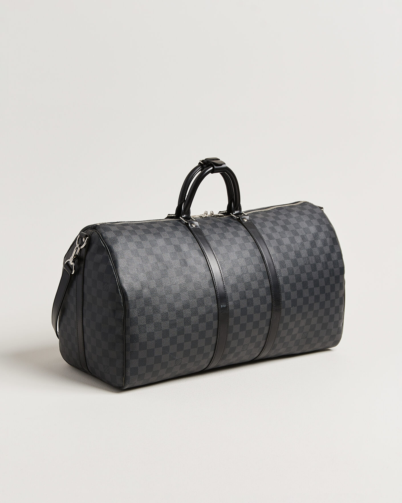 Herr | Pre-Owned & Vintage Bags | Louis Vuitton Pre-Owned | Keepall 55 Bandouliére Damier Graphite