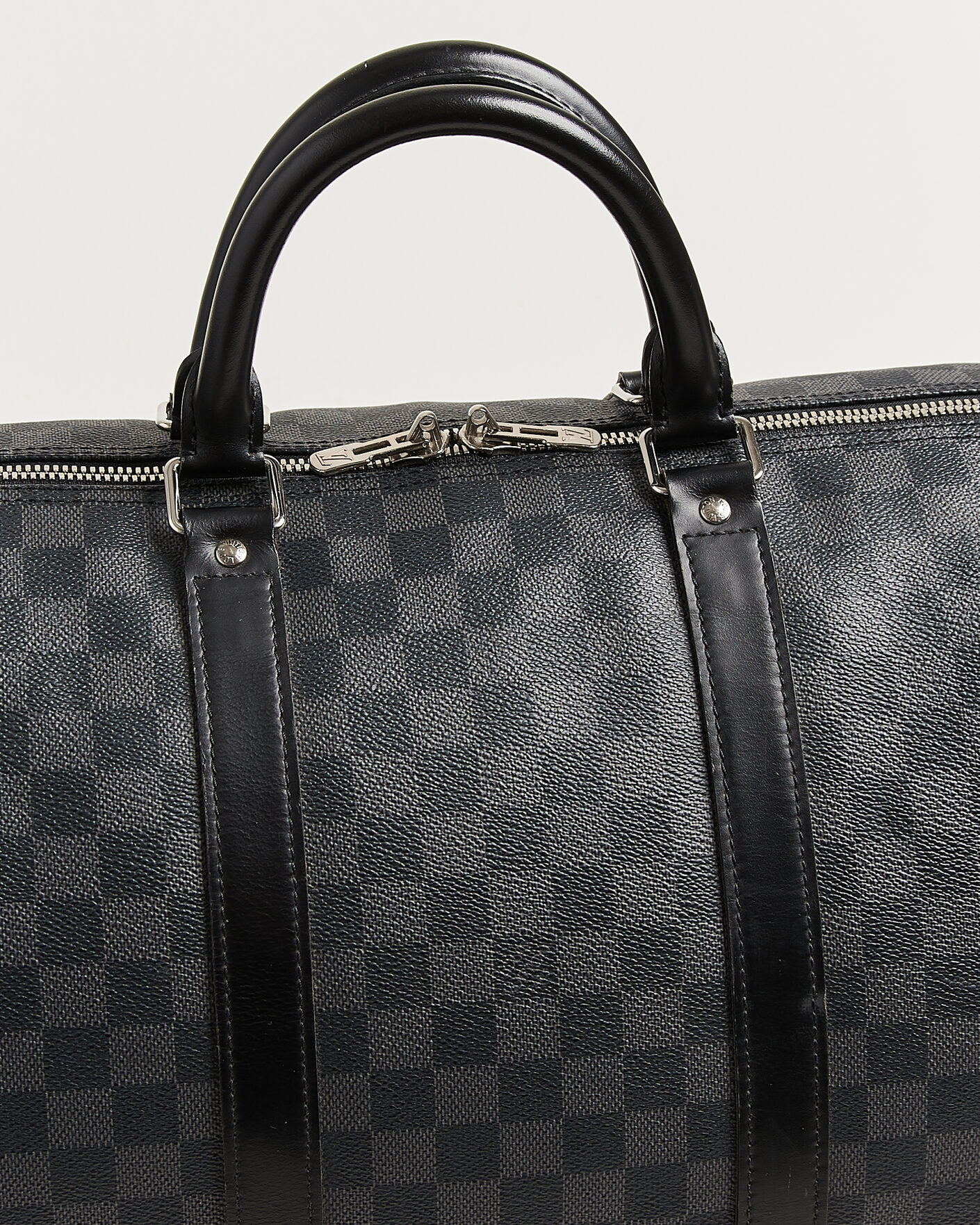 Herr | Pre-Owned & Vintage Bags | Louis Vuitton Pre-Owned | Keepall 55 Bandouliére Damier Graphite