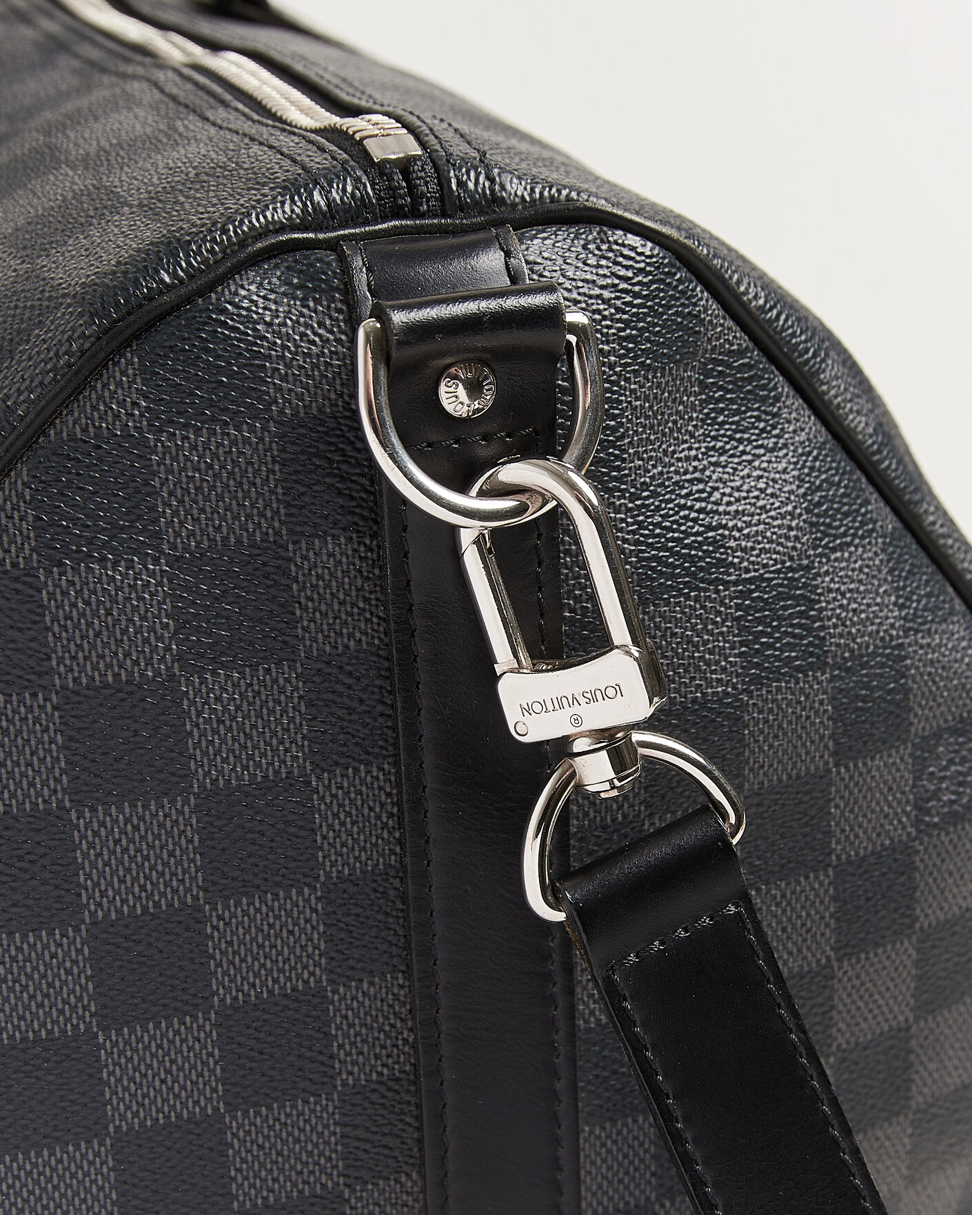 Herr | Pre-Owned & Vintage Bags | Louis Vuitton Pre-Owned | Keepall 55 Bandouliére Damier Graphite