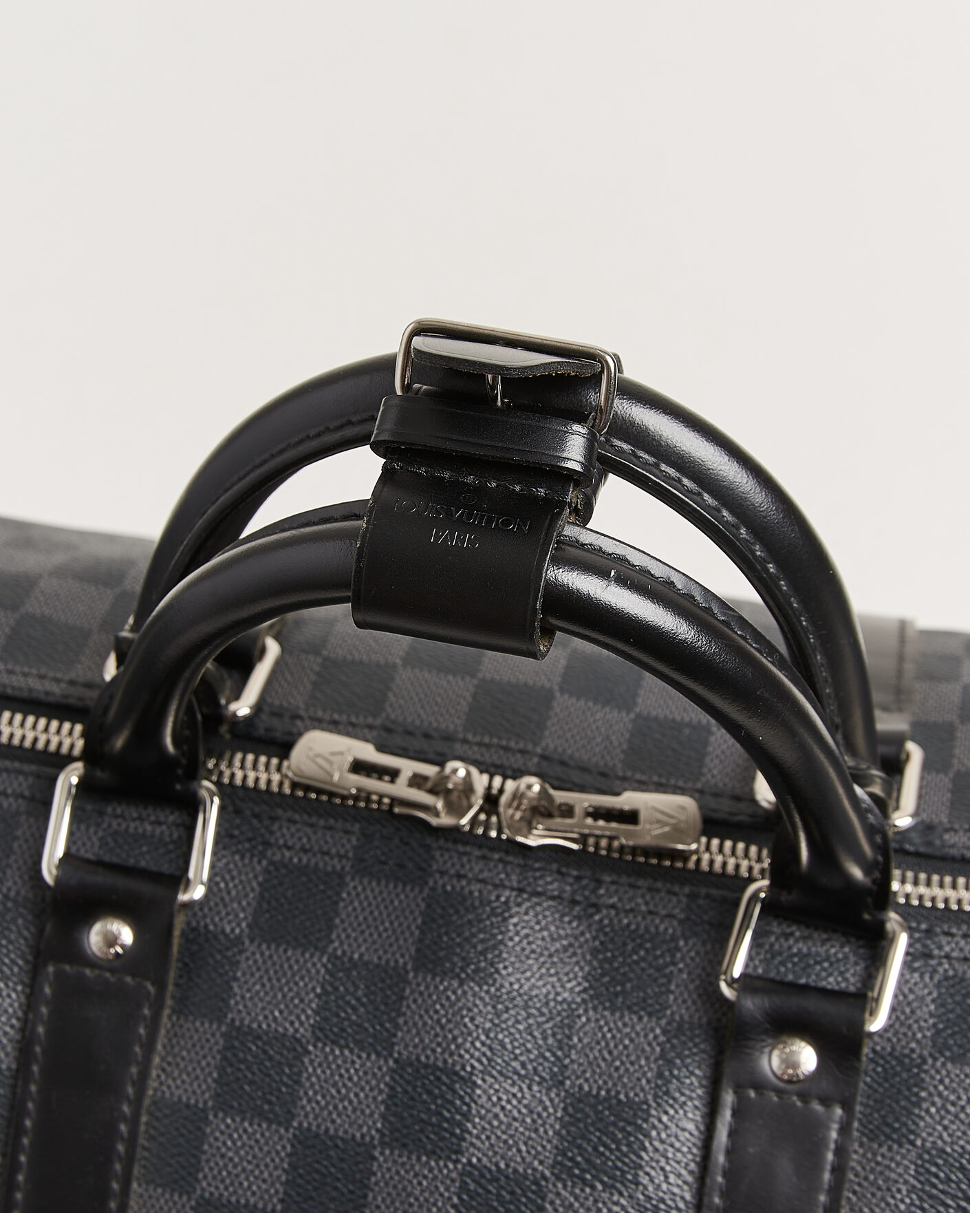 Herr | Pre-Owned & Vintage Bags | Louis Vuitton Pre-Owned | Keepall 55 Bandouliére Damier Graphite