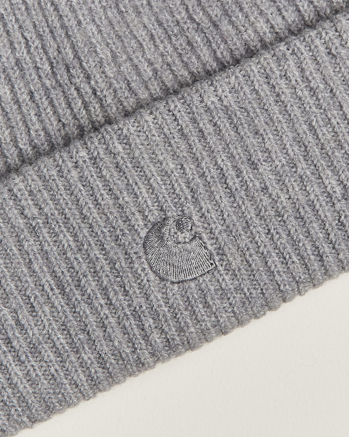Herr | Mössor | Carhartt WIP | Curtis Tonal Logo Beanie Shady Grey
