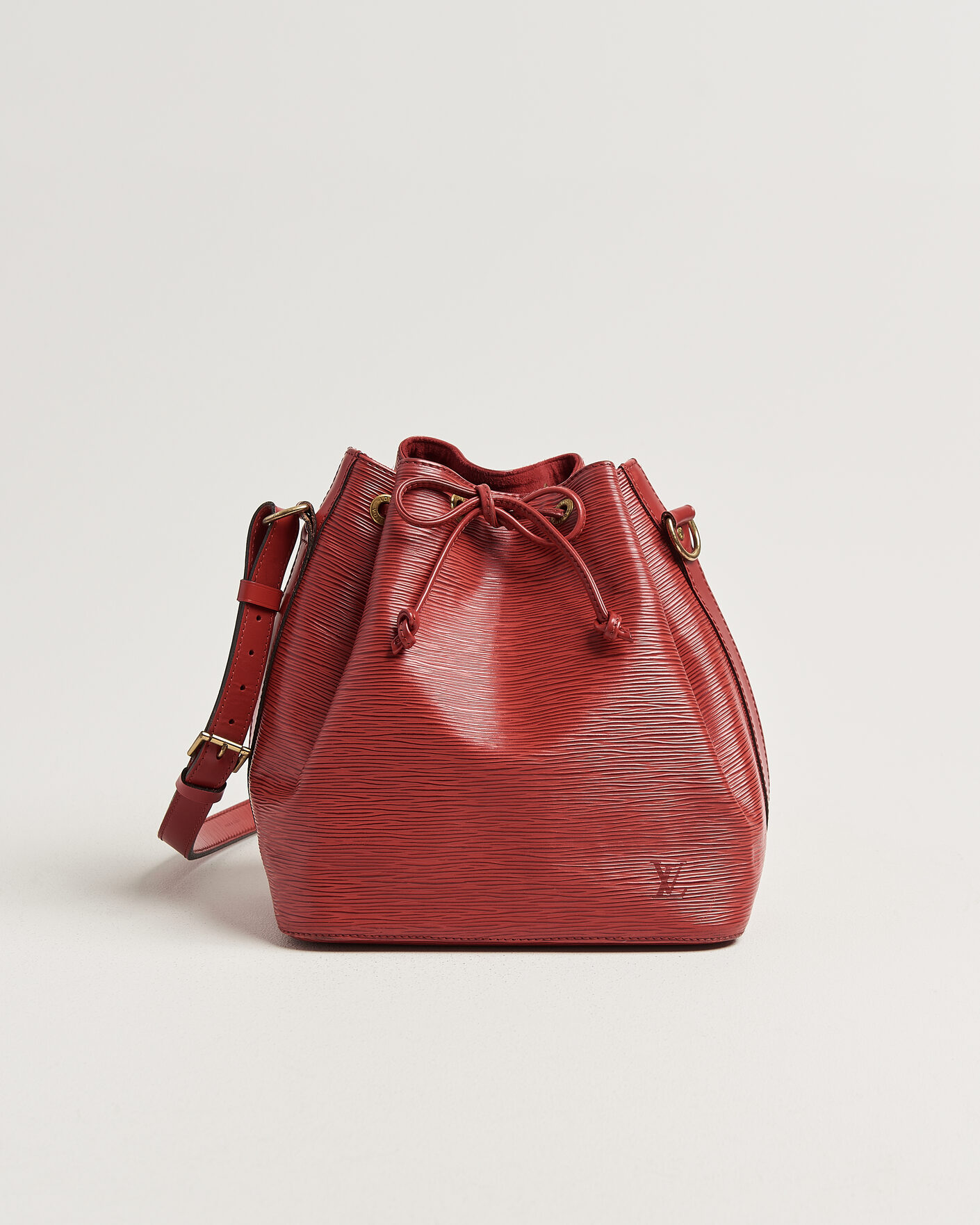 Herr | Pre-Owned & Vintage Bags | Louis Vuitton Pre-Owned | Petit Noé Epi Leather Red