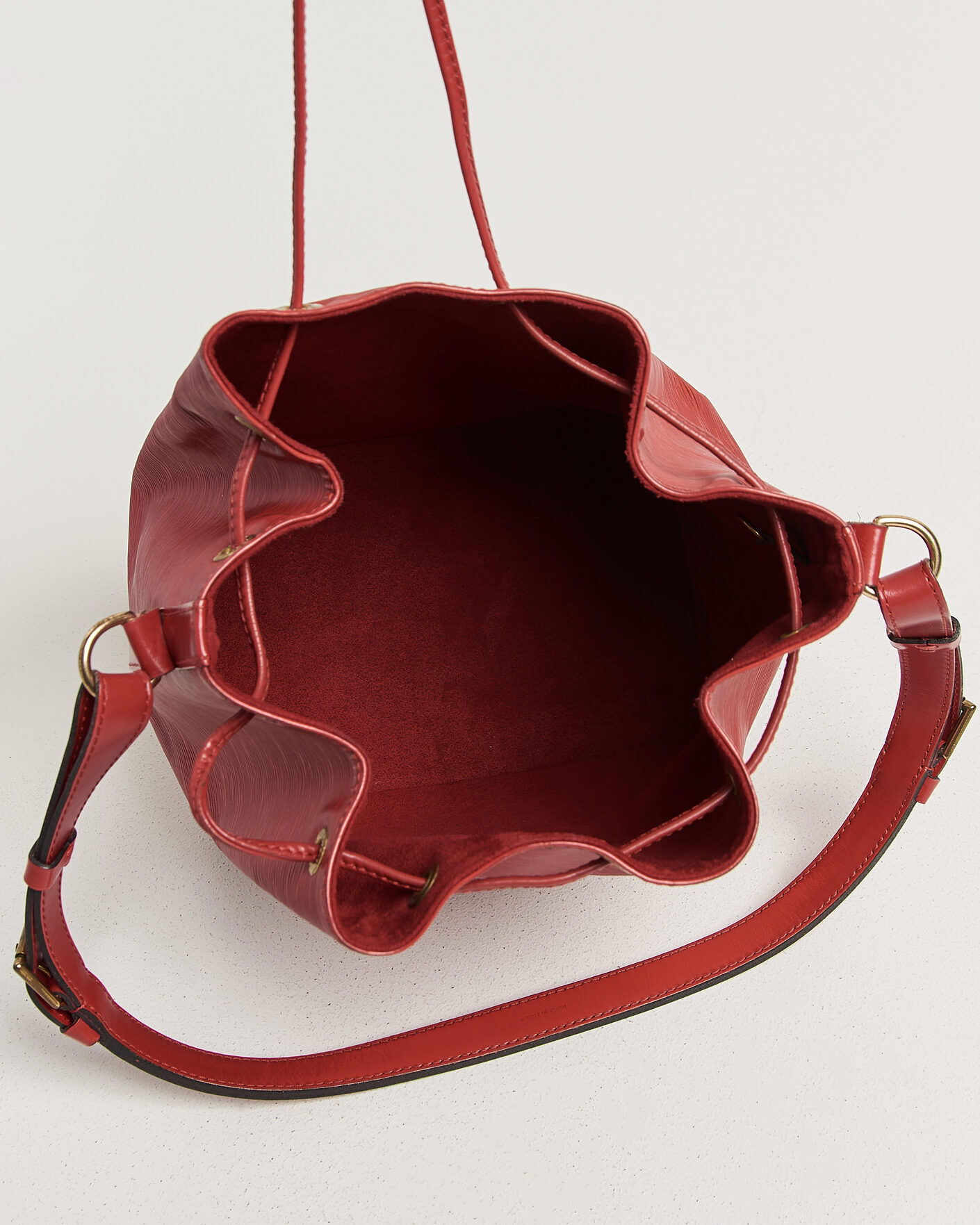 Herr | Pre-Owned & Vintage Bags | Louis Vuitton Pre-Owned | Petit Noé Epi Leather Red