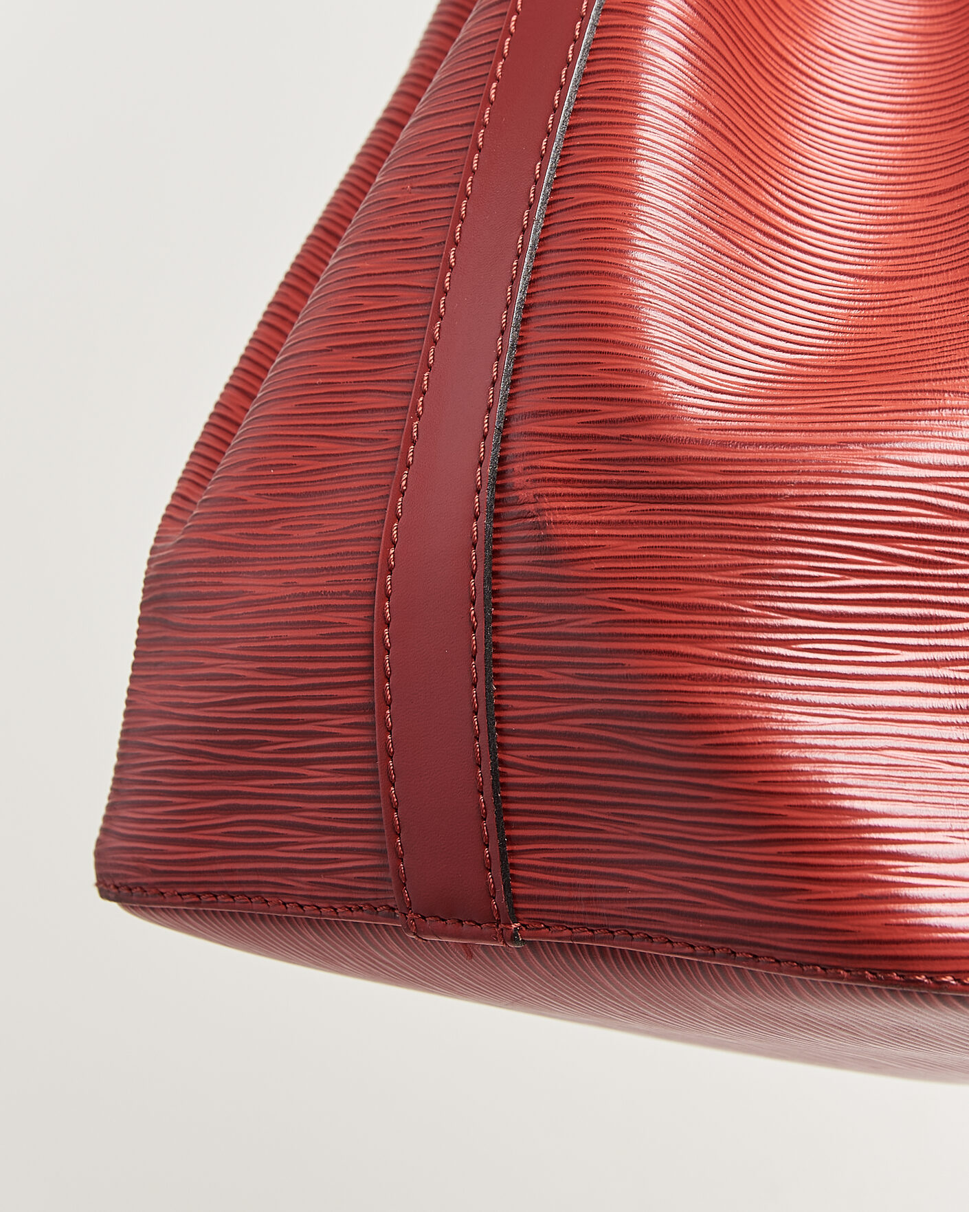 Herr | Pre-Owned & Vintage Bags | Louis Vuitton Pre-Owned | Petit Noé Epi Leather Red