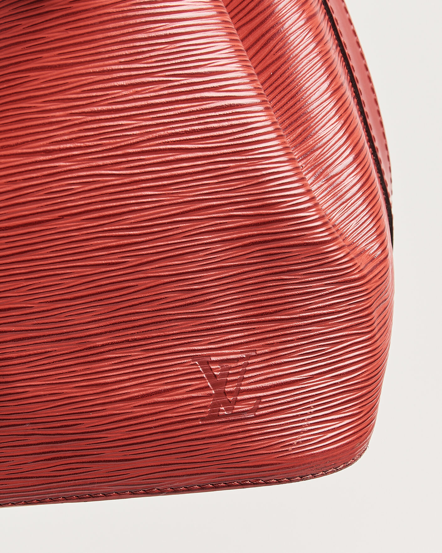 Herr | Pre-Owned & Vintage Bags | Louis Vuitton Pre-Owned | Petit Noé Epi Leather Red