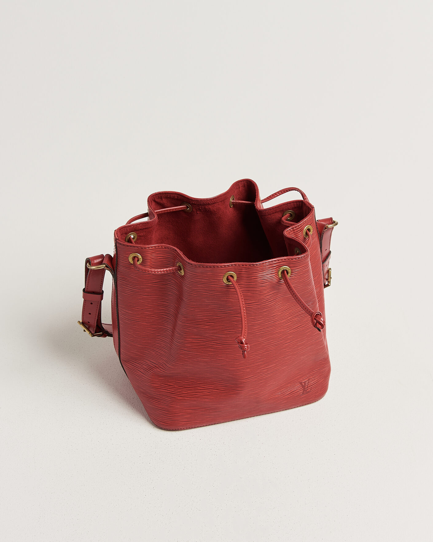 Herr | Pre-Owned & Vintage Bags | Louis Vuitton Pre-Owned | Petit Noé Epi Leather Red