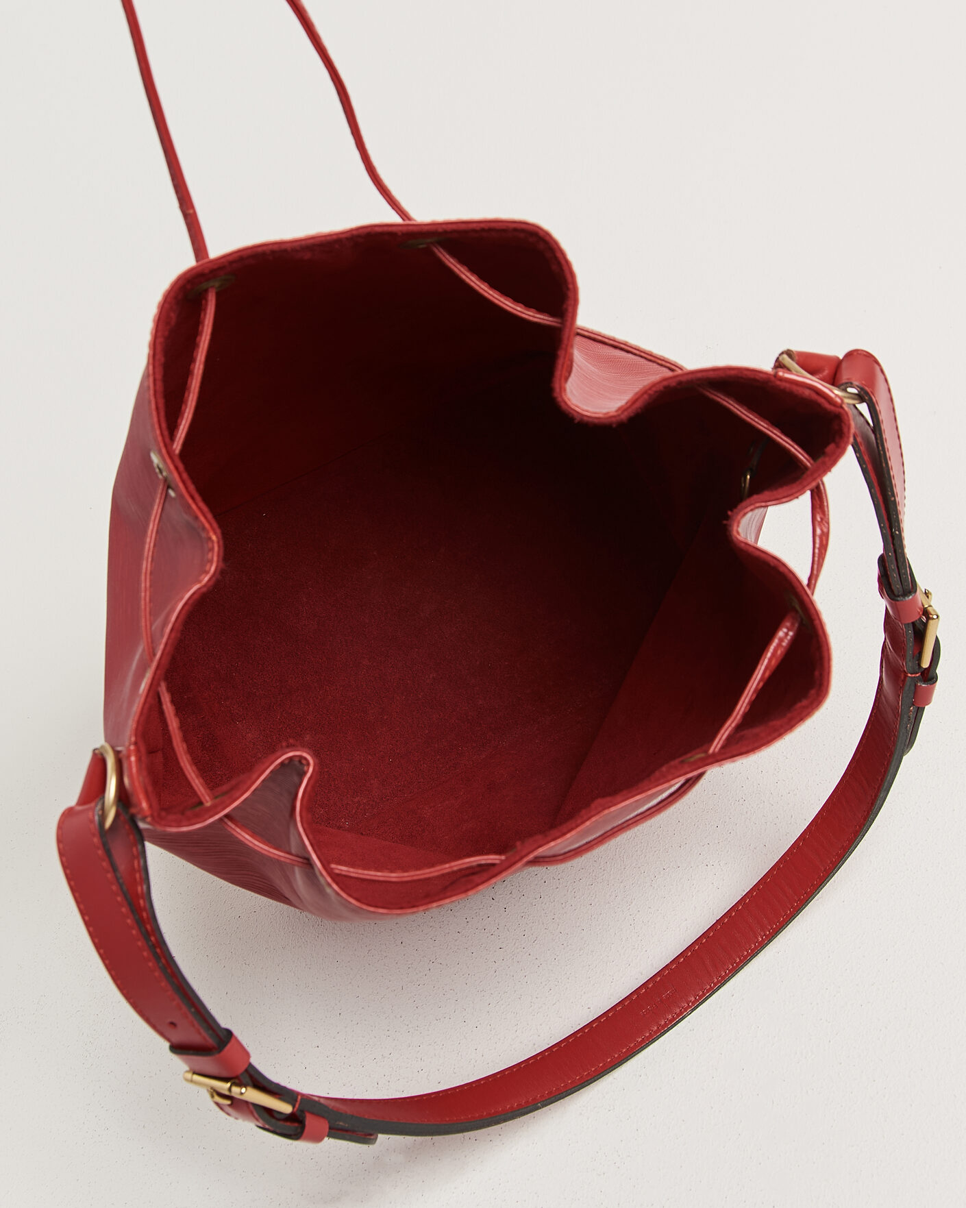 Herr | Pre-Owned & Vintage Bags | Louis Vuitton Pre-Owned | Noé Epi Leather Red