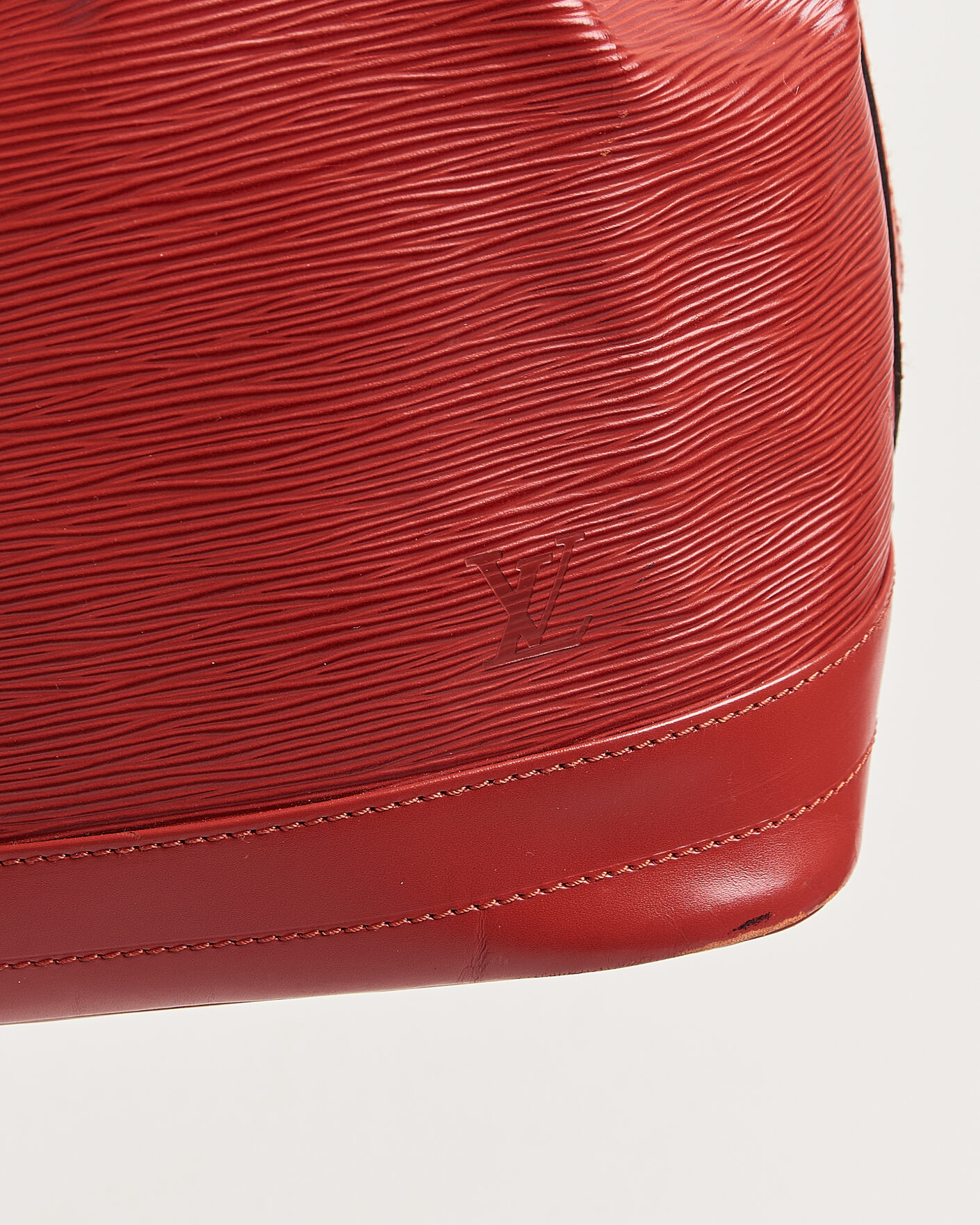 Herr | Pre-Owned & Vintage Bags | Louis Vuitton Pre-Owned | Noé Epi Leather Red