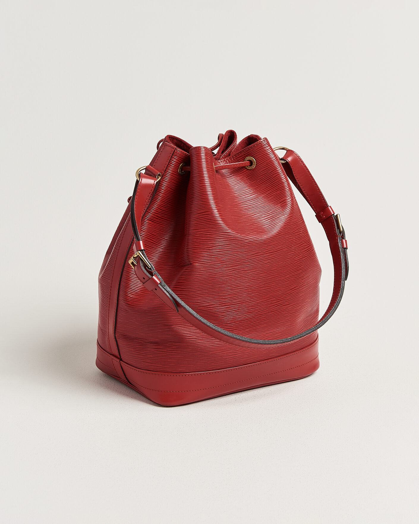 Herr | Pre-Owned & Vintage Bags | Louis Vuitton Pre-Owned | Noé Epi Leather Red