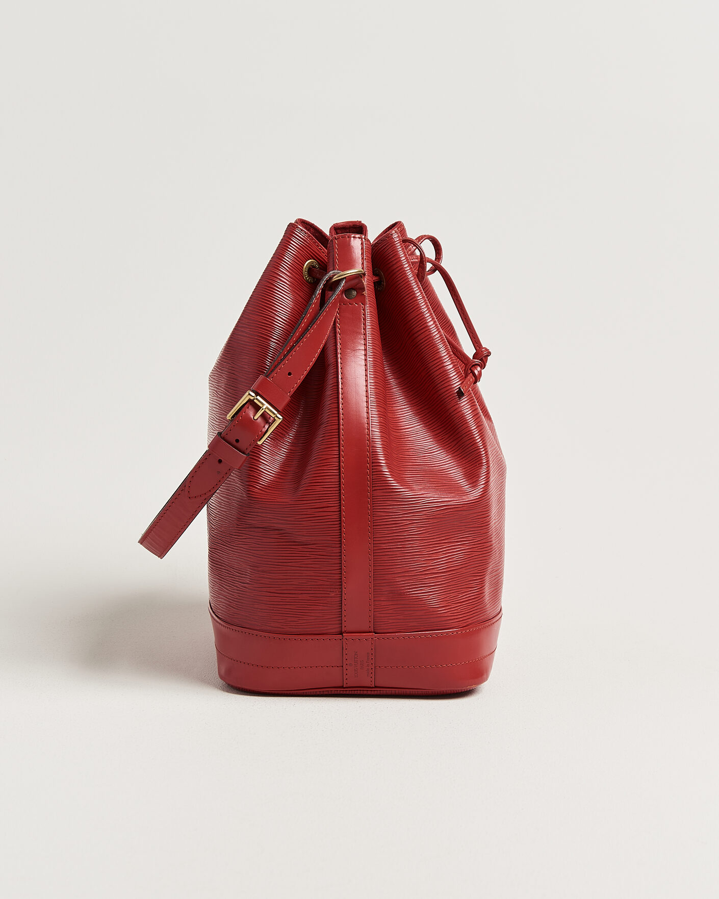 Herr | Pre-Owned & Vintage Bags | Louis Vuitton Pre-Owned | Noé Epi Leather Red