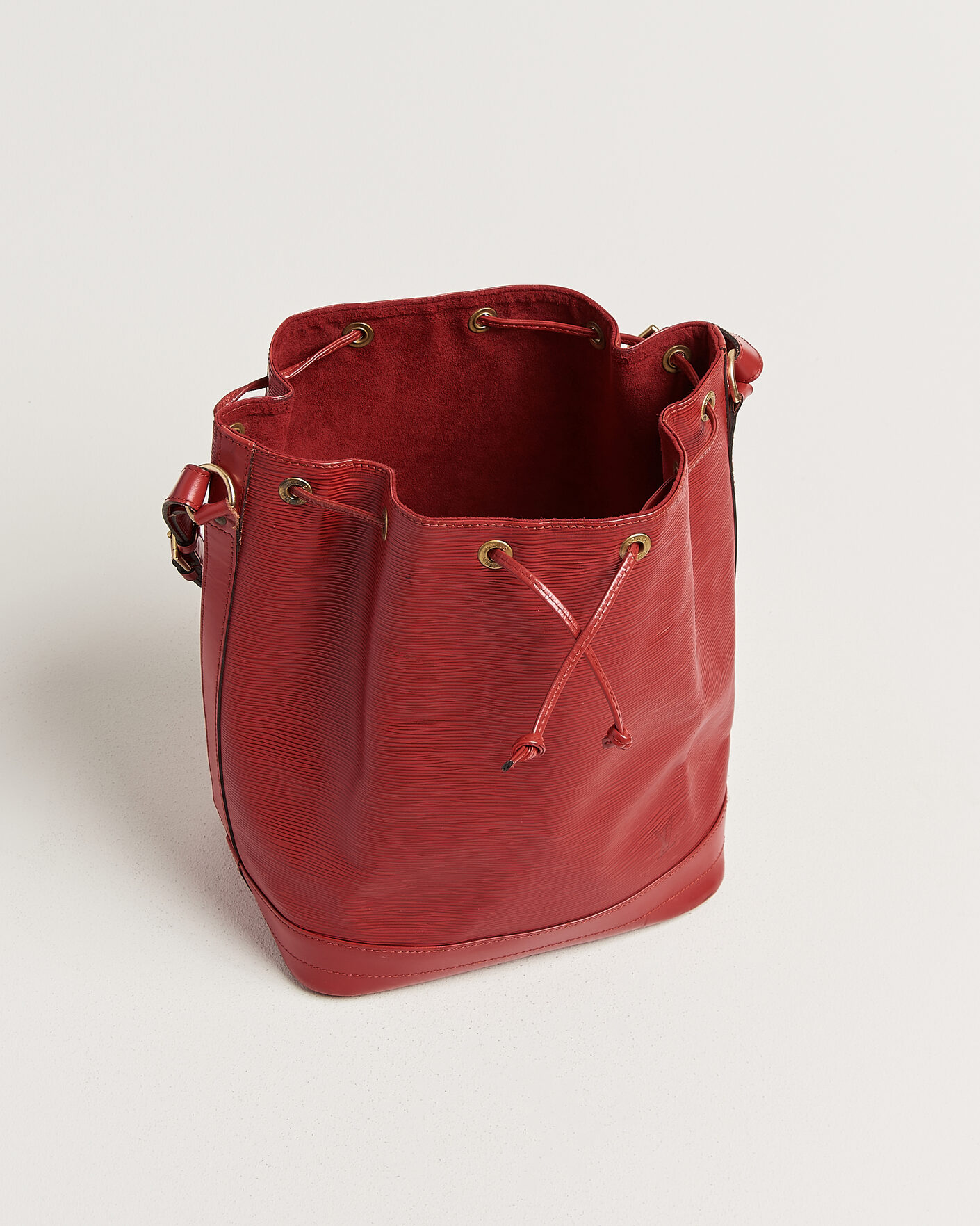 Herr | Pre-Owned & Vintage Bags | Louis Vuitton Pre-Owned | Noé Epi Leather Red