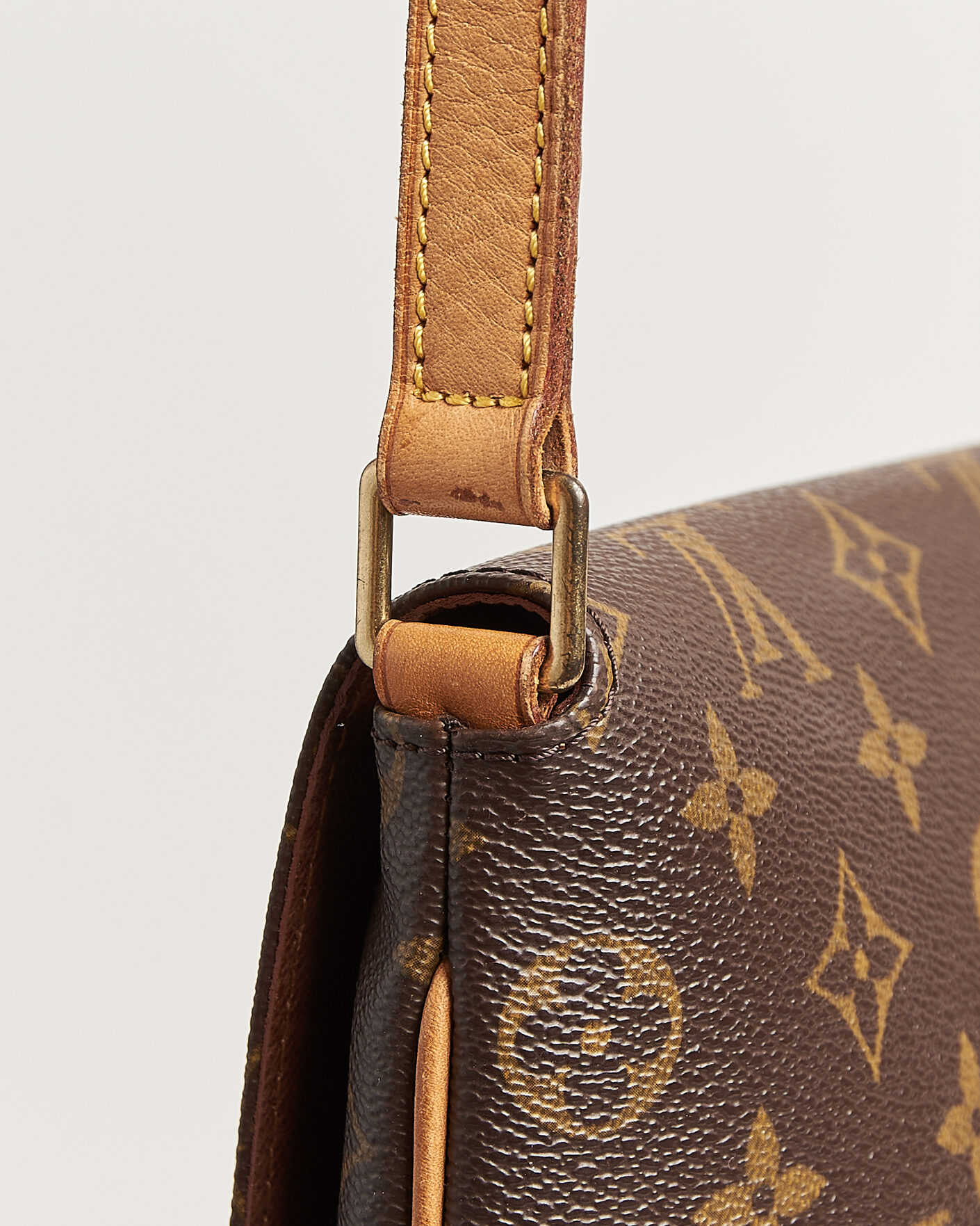 Herr | Pre-Owned & Vintage Bags | Louis Vuitton Pre-Owned | Musette Tango Bag Monogram