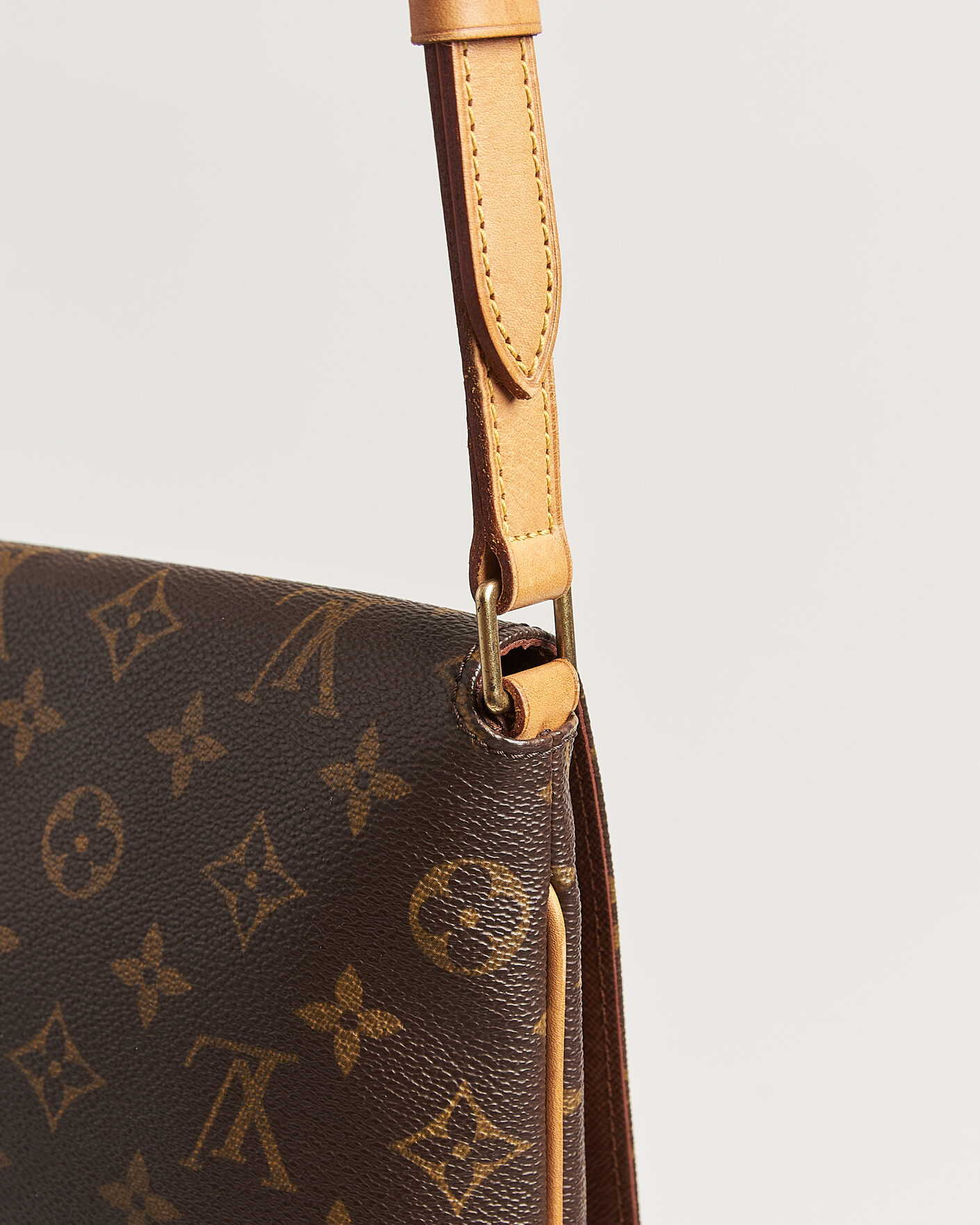 Herr | Pre-Owned & Vintage Bags | Louis Vuitton Pre-Owned | Musette Tango Bag Monogram