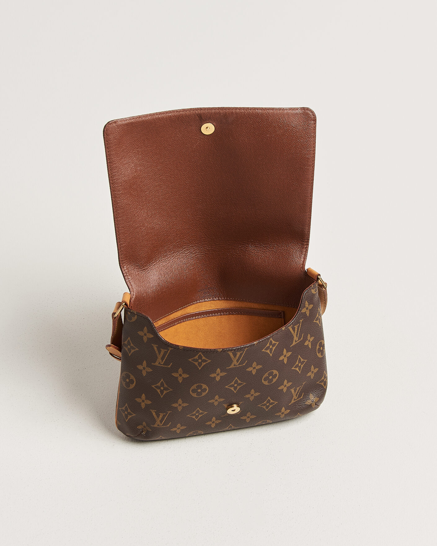 Herr | Pre-Owned & Vintage Bags | Louis Vuitton Pre-Owned | Musette Tango Bag Monogram