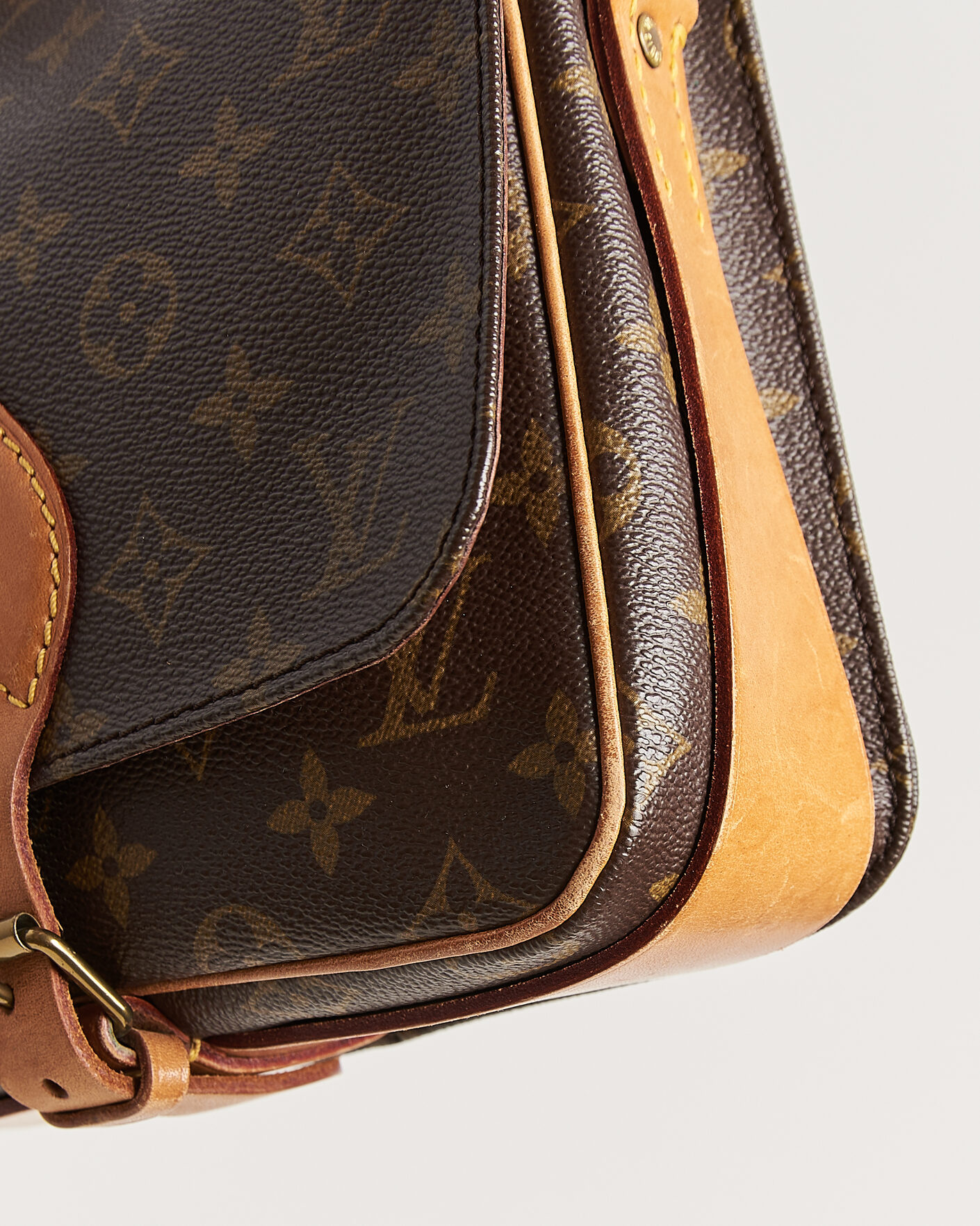 Herr | Pre-Owned & Vintage Bags | Louis Vuitton Pre-Owned | Cartouchiere Bag Monogram