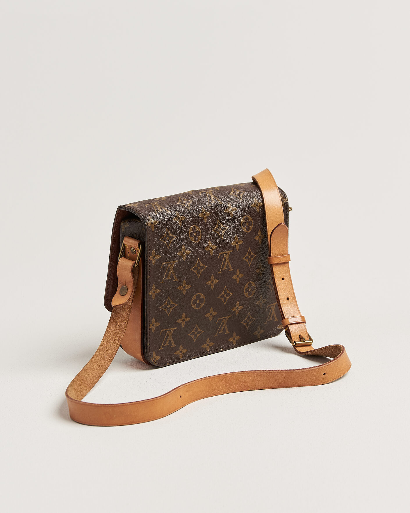 Herr | Pre-Owned & Vintage Bags | Louis Vuitton Pre-Owned | Cartouchiere Bag Monogram