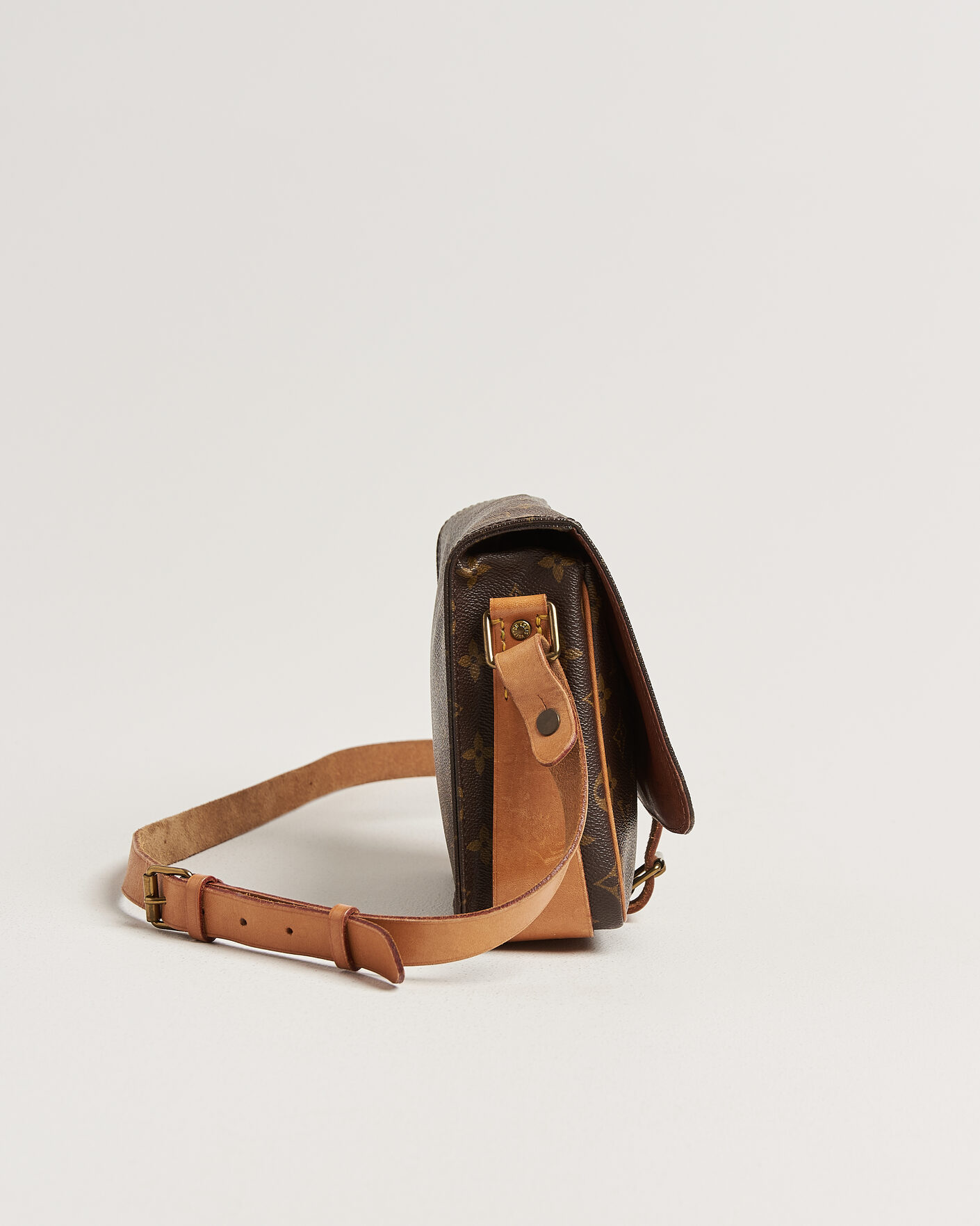 Herr | Pre-Owned & Vintage Bags | Louis Vuitton Pre-Owned | Cartouchiere Bag Monogram