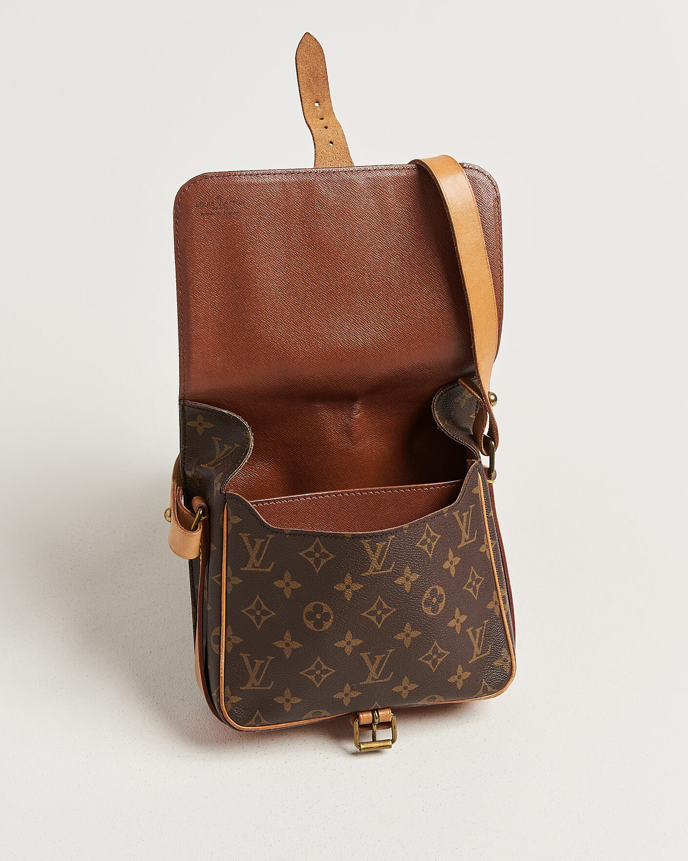 Herr | Pre-Owned & Vintage Bags | Louis Vuitton Pre-Owned | Cartouchiere Bag Monogram