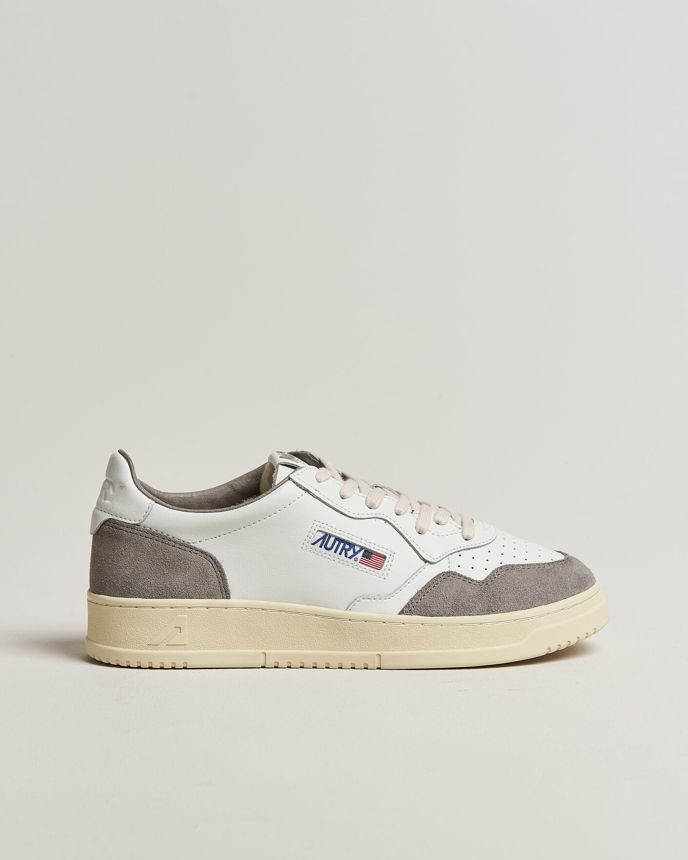 Herr | Sneakers | Autry | Medalist Low Soft Leather/Suede Sneaker White/Cemento