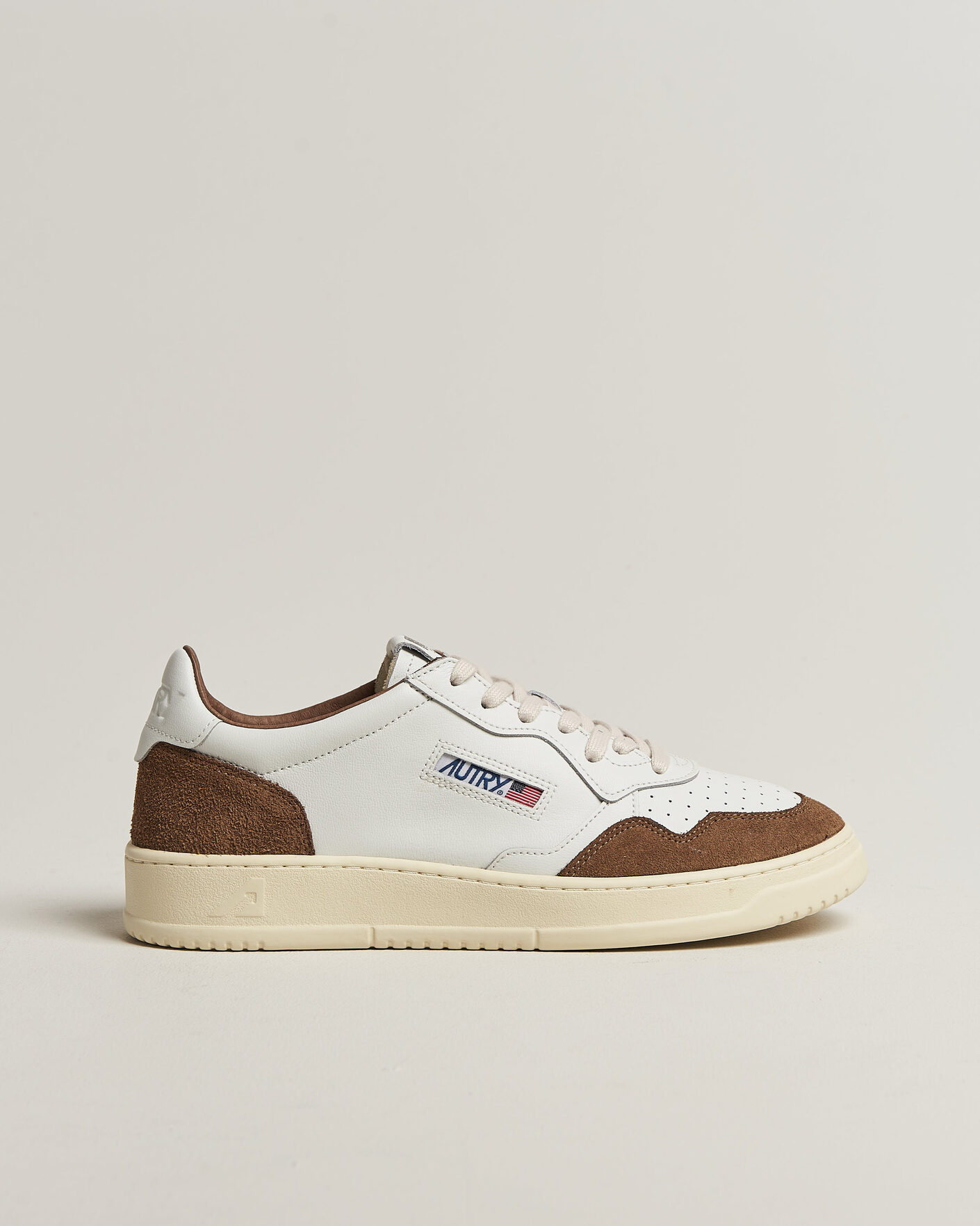 Herr | Sneakers | Autry | Medalist Low Soft Leather/Suede Sneaker White/Tabacco