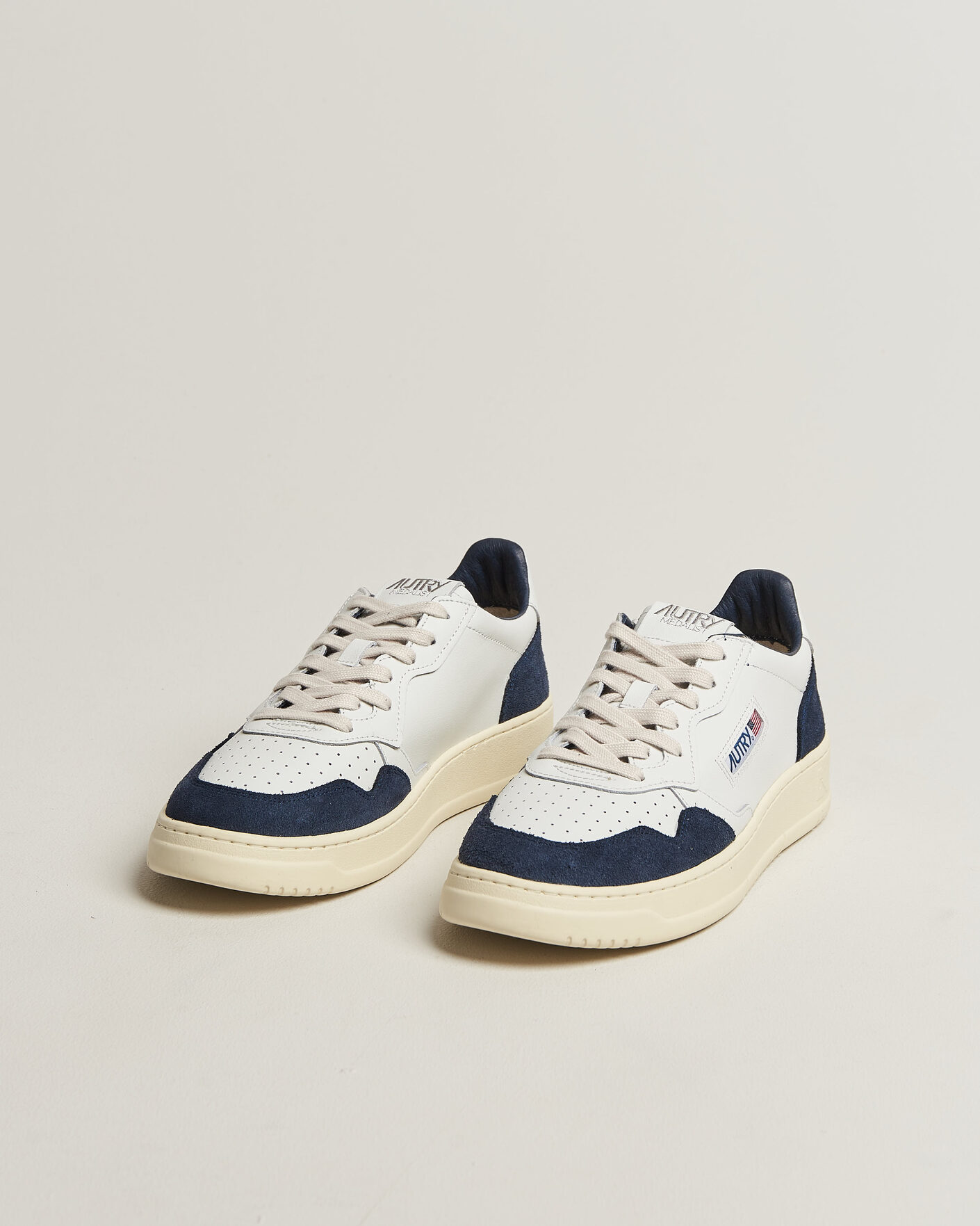 Herr | Sneakers | Autry | Medalist Low Soft Leather/Suede Sneaker White/Denim