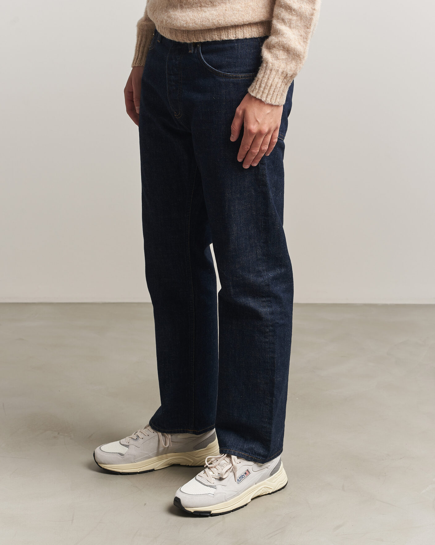 Herr | Sneakers | Autry | Hyperway Low Suede Running Sneaker Light Grey