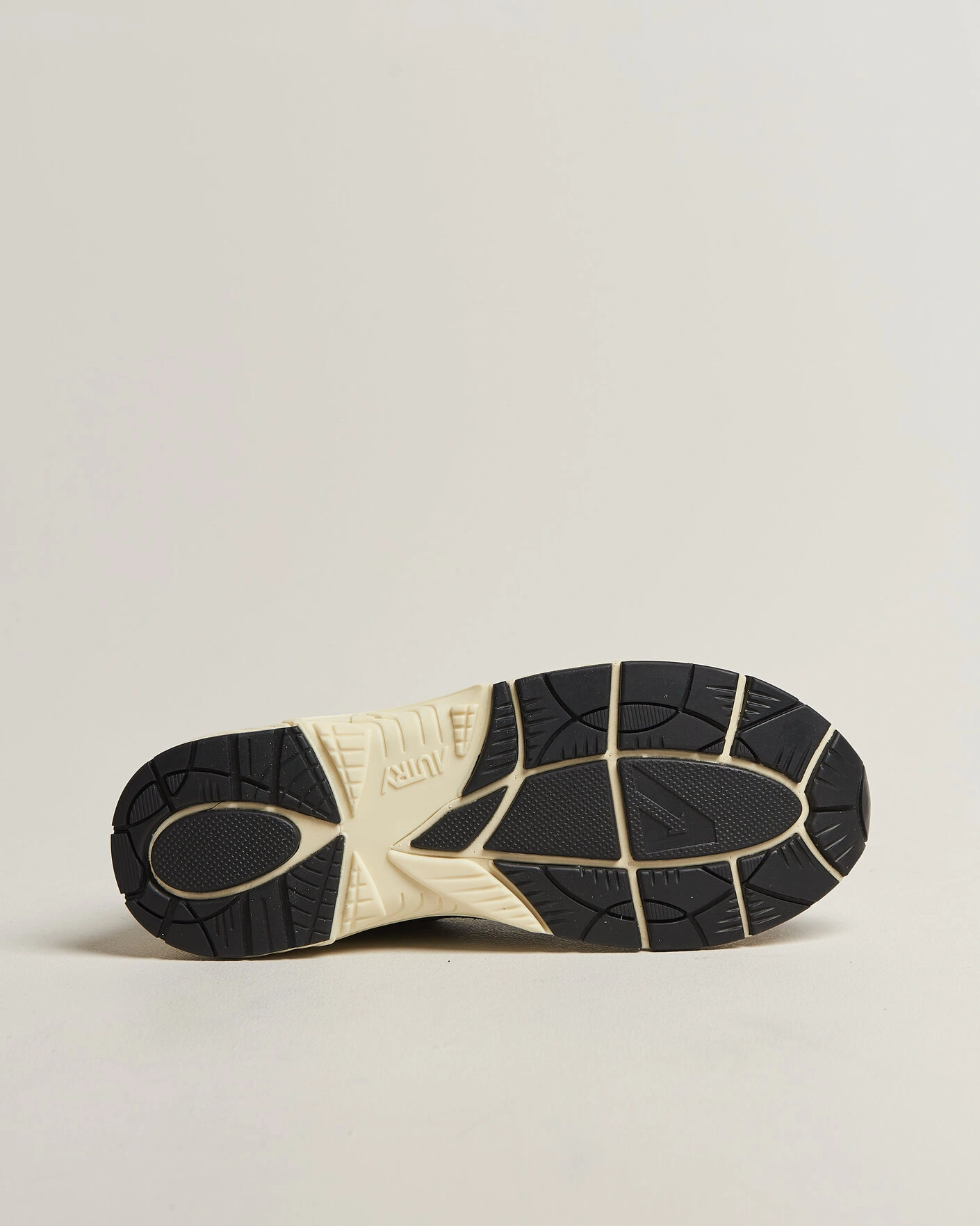 Herr | Sneakers | Autry | Hyperway Low Suede Running Sneaker Black