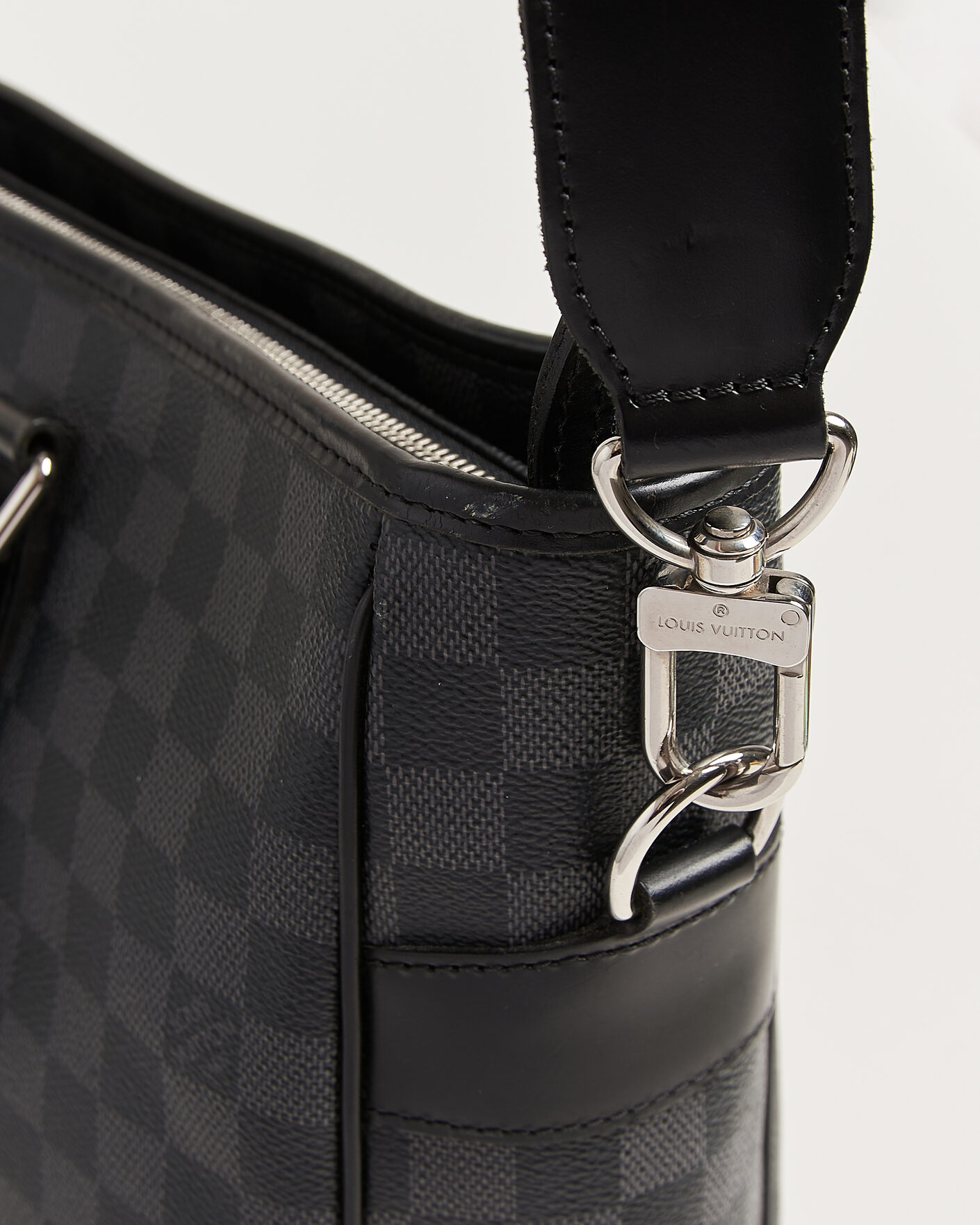 Herr | Pre-Owned & Vintage Bags | Louis Vuitton Pre-Owned | Tadao Tote Bag Damier Graphite