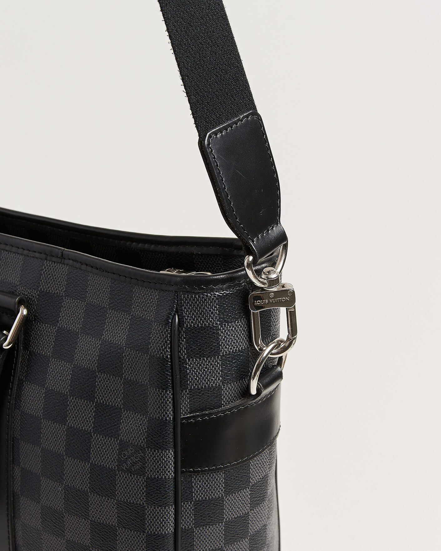 Herr | Pre-Owned & Vintage Bags | Louis Vuitton Pre-Owned | Tadao Tote Bag Damier Graphite