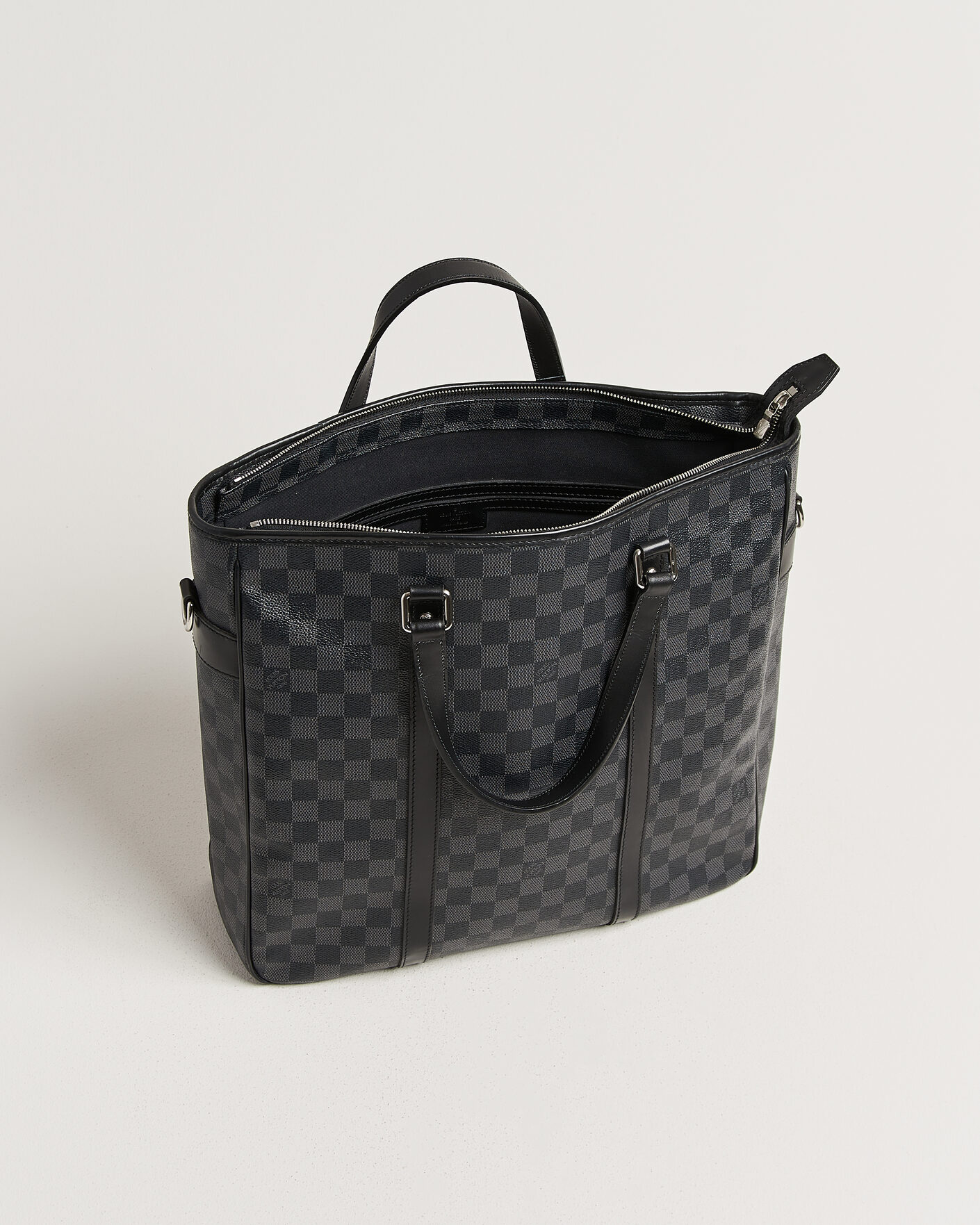 Herr | Pre-Owned & Vintage Bags | Louis Vuitton Pre-Owned | Tadao Tote Bag Damier Graphite