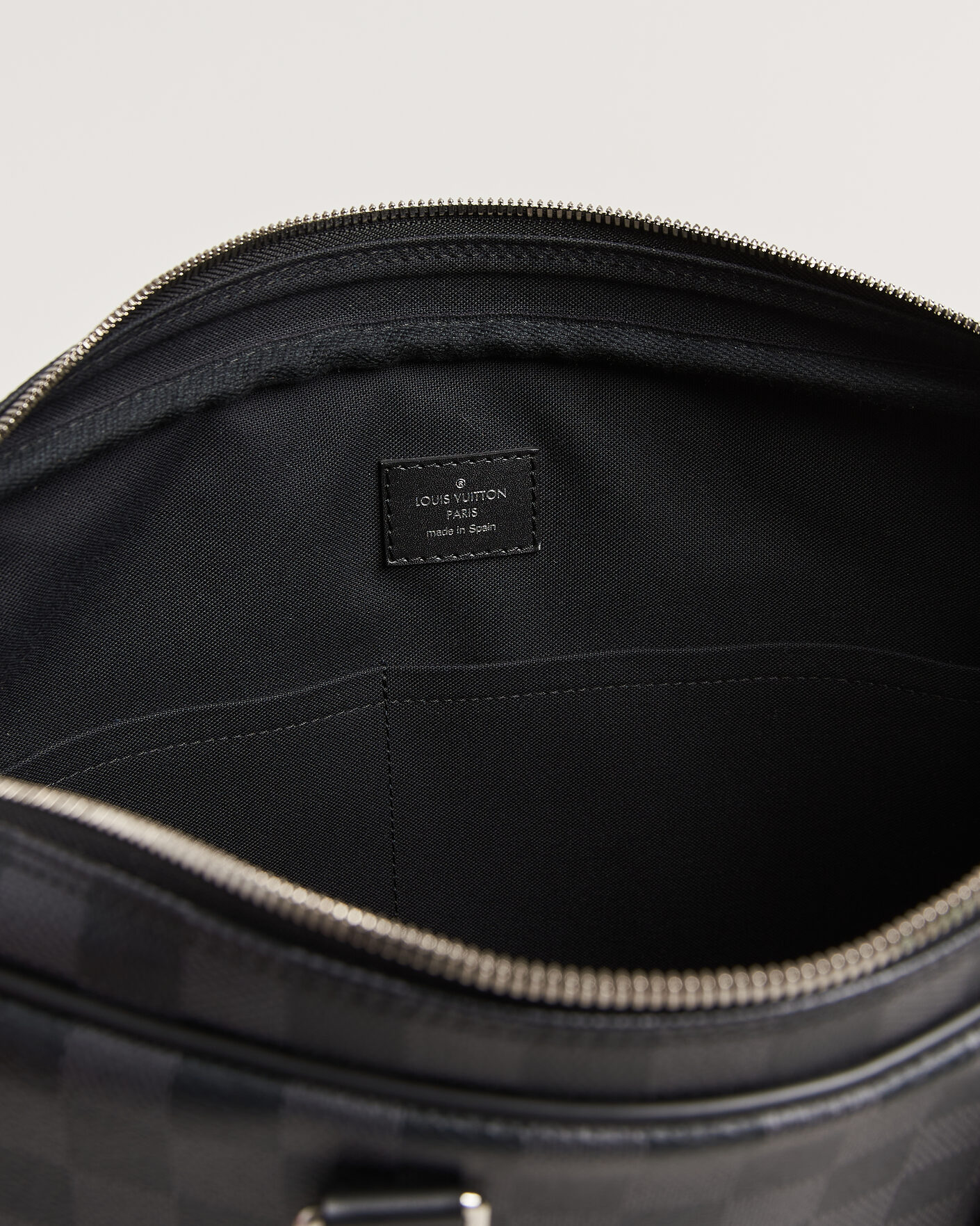 Herr | Pre-Owned & Vintage Bags | Louis Vuitton Pre-Owned | Porte Documents Damier Graphite