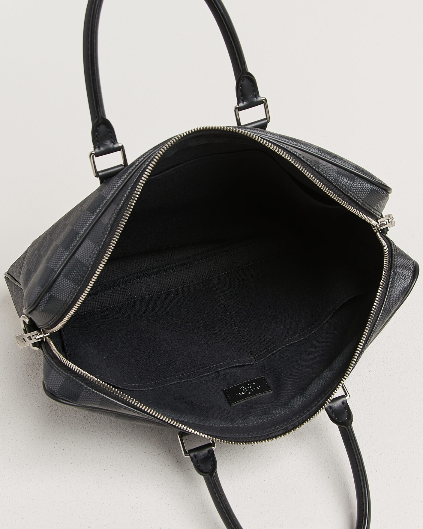 Herr | Pre-Owned & Vintage Bags | Louis Vuitton Pre-Owned | Porte Documents Damier Graphite