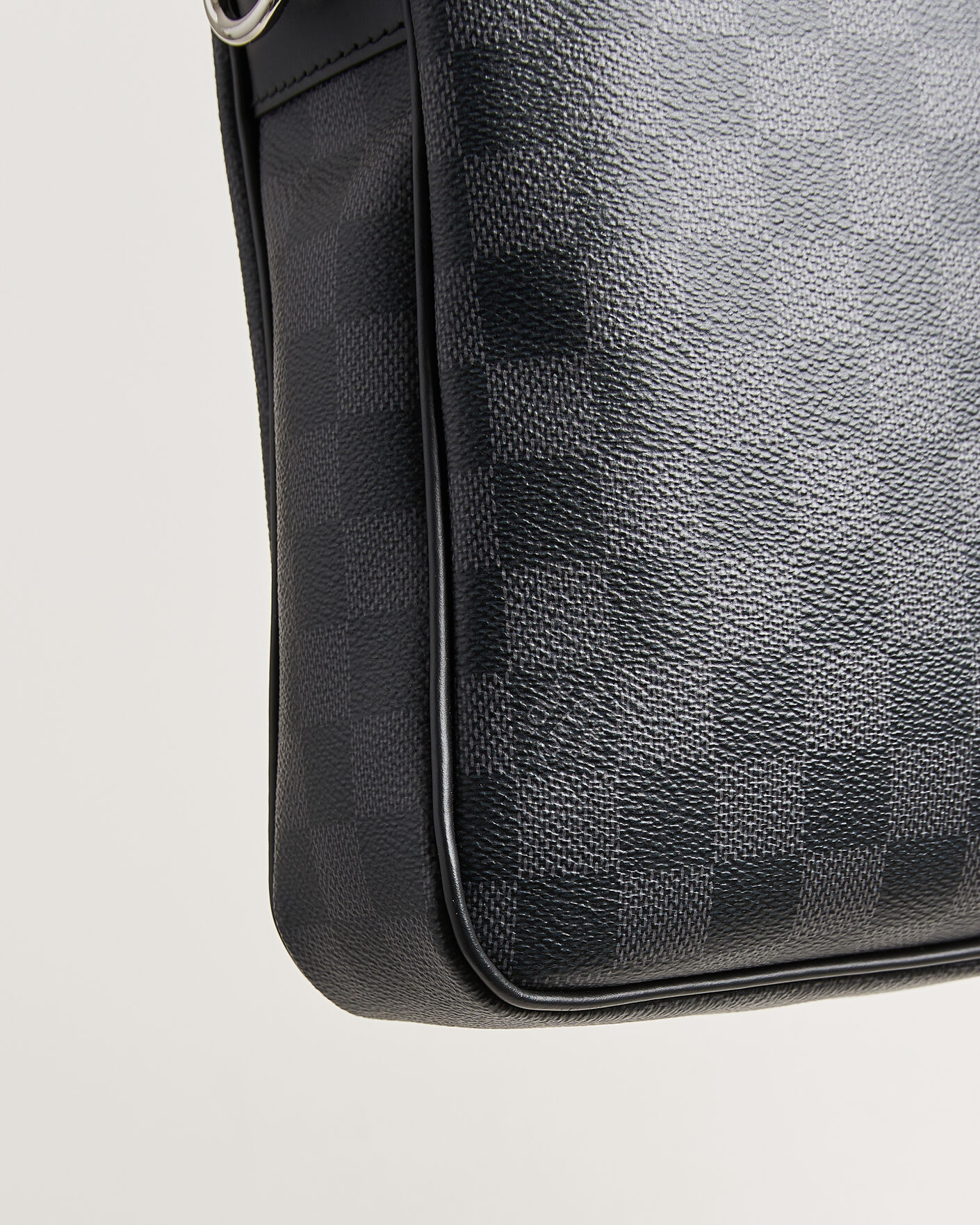 Herr | Pre-Owned & Vintage Bags | Louis Vuitton Pre-Owned | Porte Documents Damier Graphite