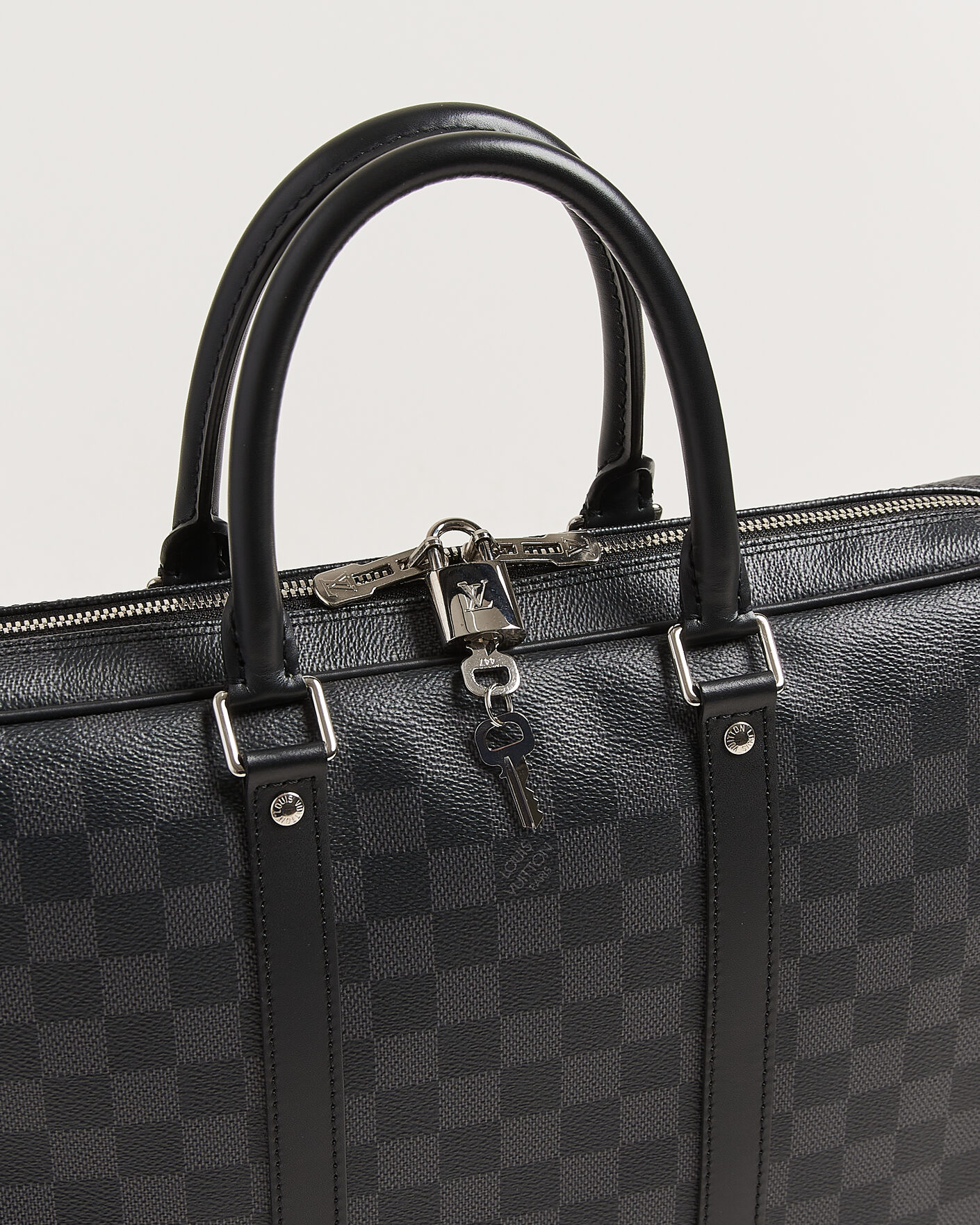 Herr | Pre-Owned & Vintage Bags | Louis Vuitton Pre-Owned | Porte Documents Damier Graphite