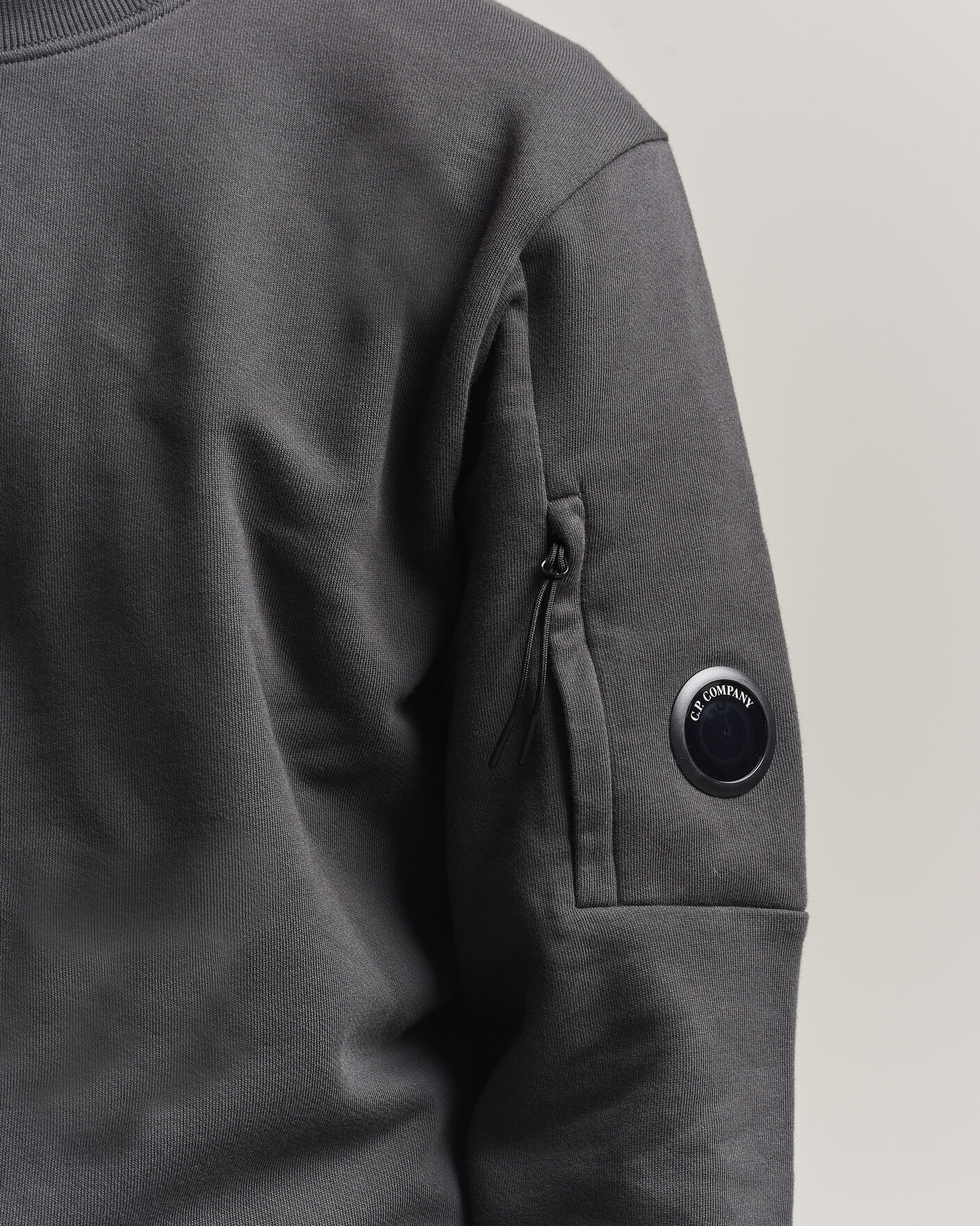 Herr | Tröjor | C.P. Company | Diagonal Raised Fleece Lens Sweatshirt Dark Grey