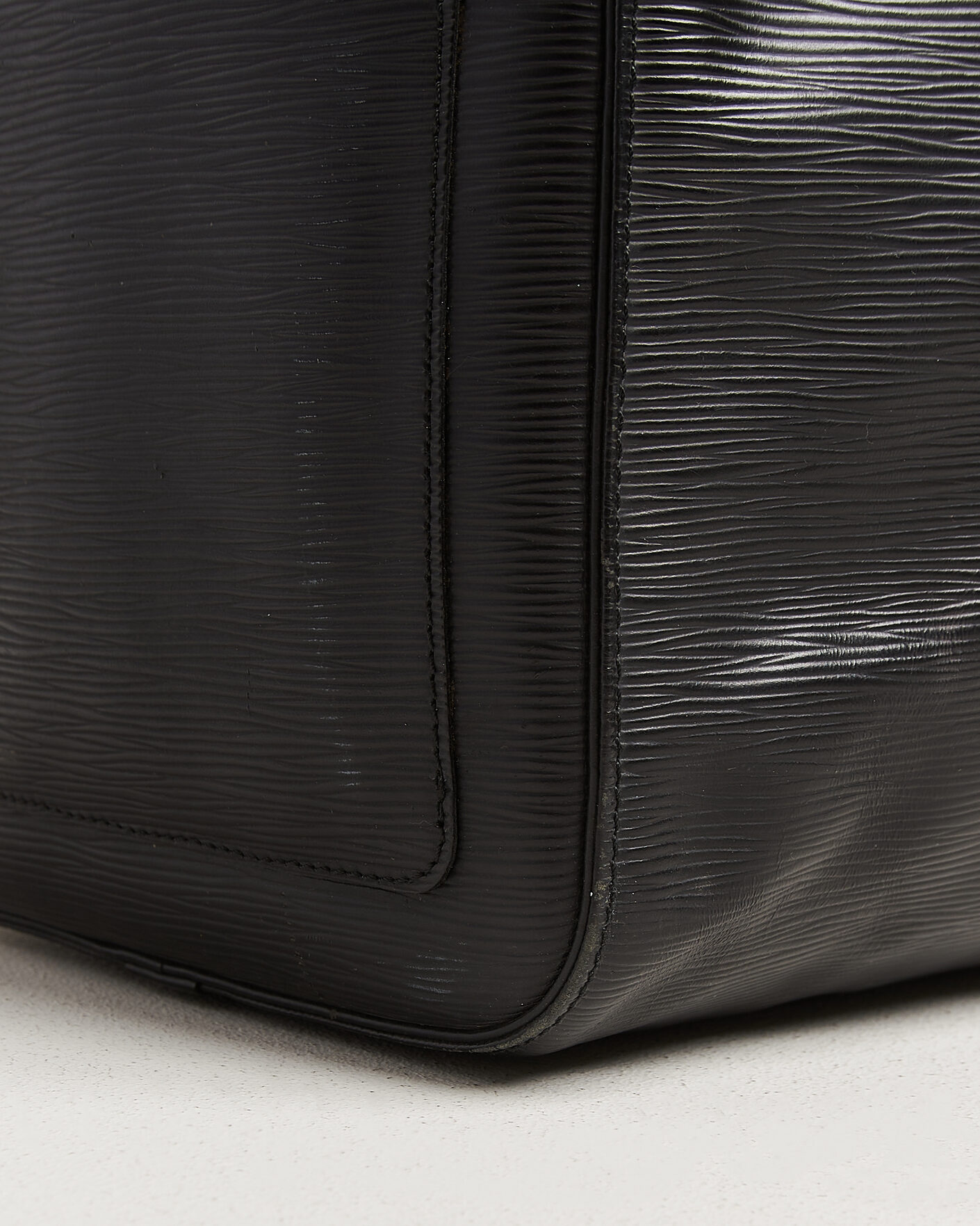 Herr | Pre-Owned & Vintage Bags | Louis Vuitton Pre-Owned | Keepall 50 Epi Leather Black