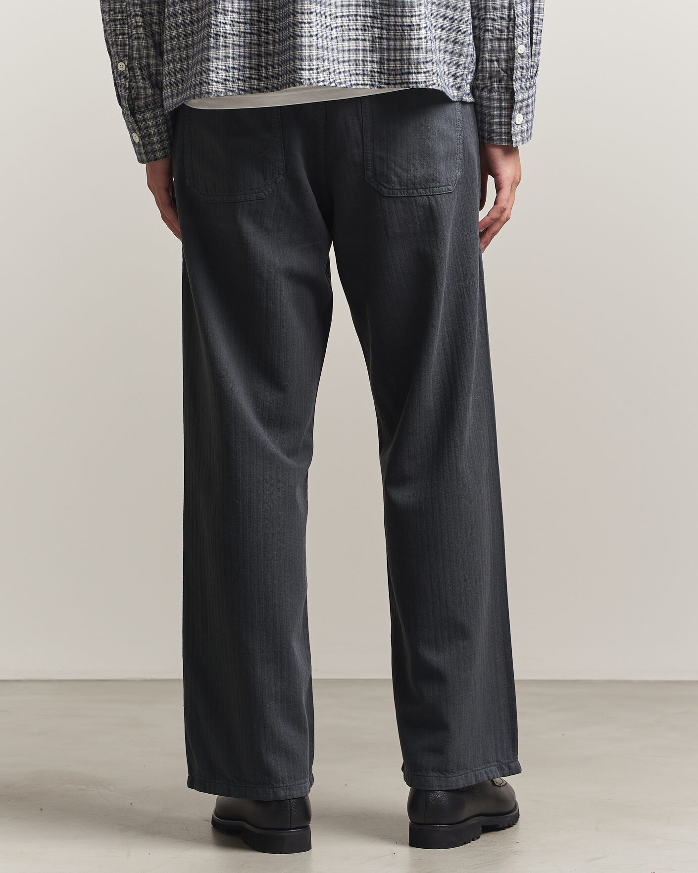 Herr | Byxor | Jeanerica | Genua Worker Chino Chevron Anthracite